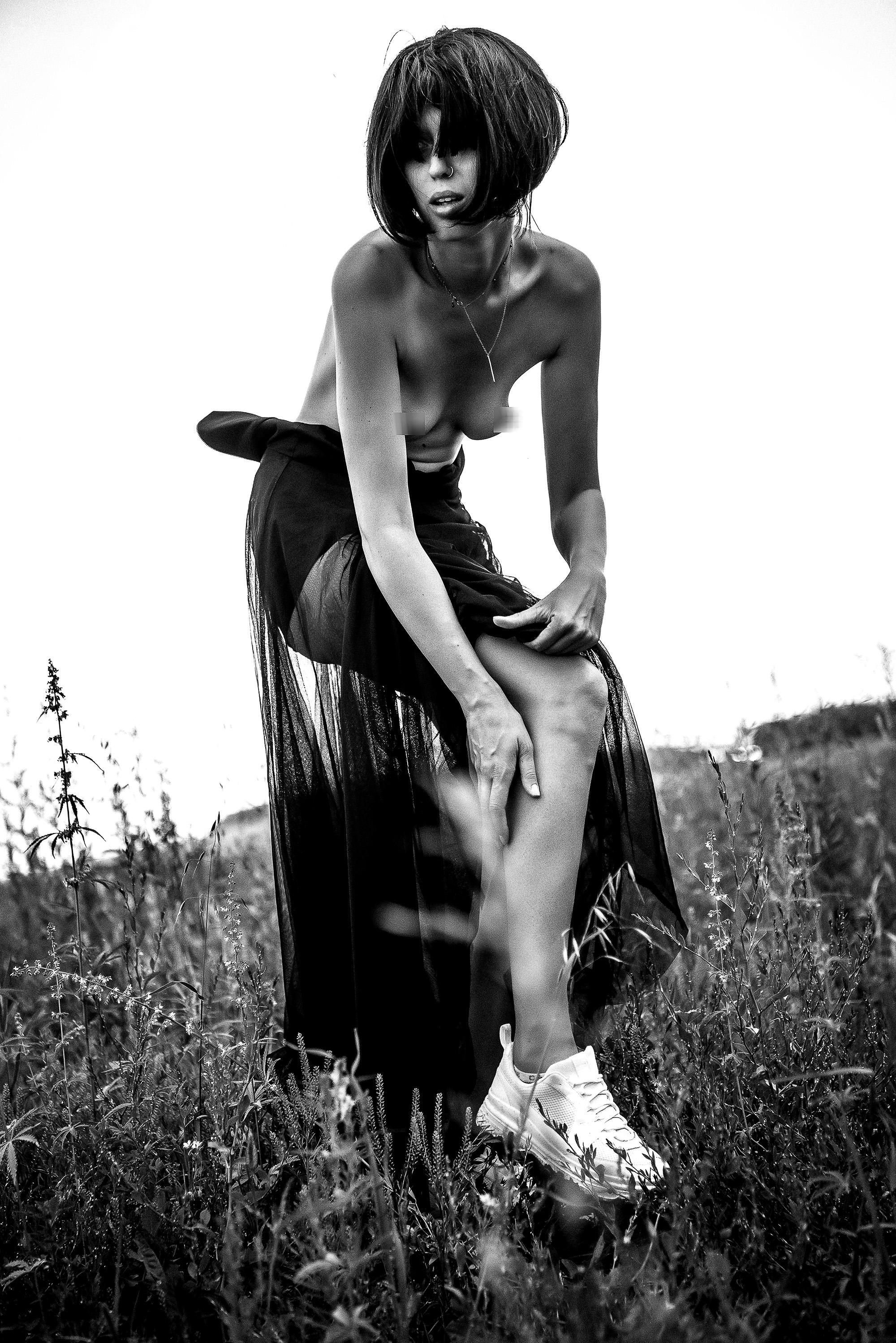 съёмка девушки в поле