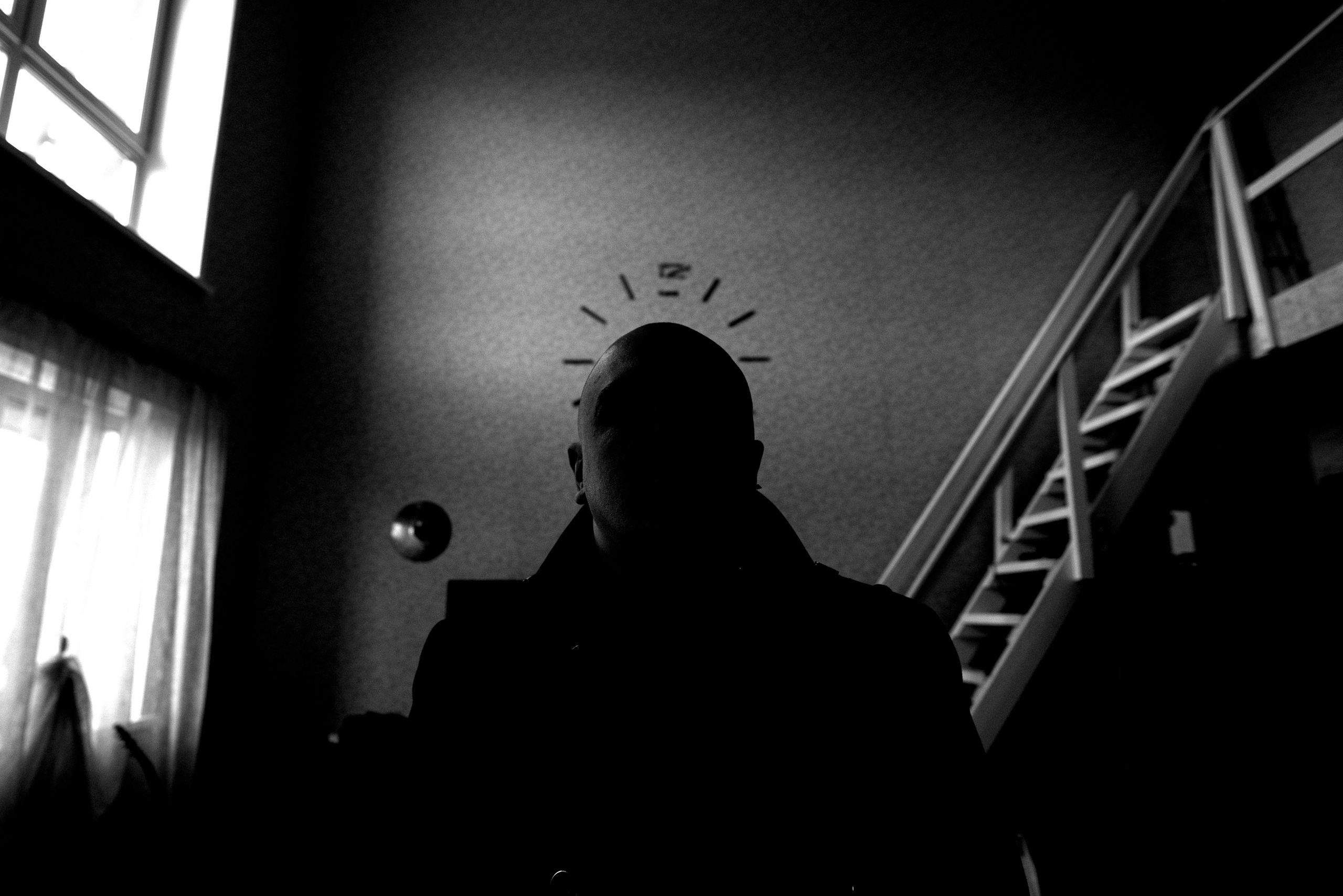 портрет со смыслом мужчины. тени