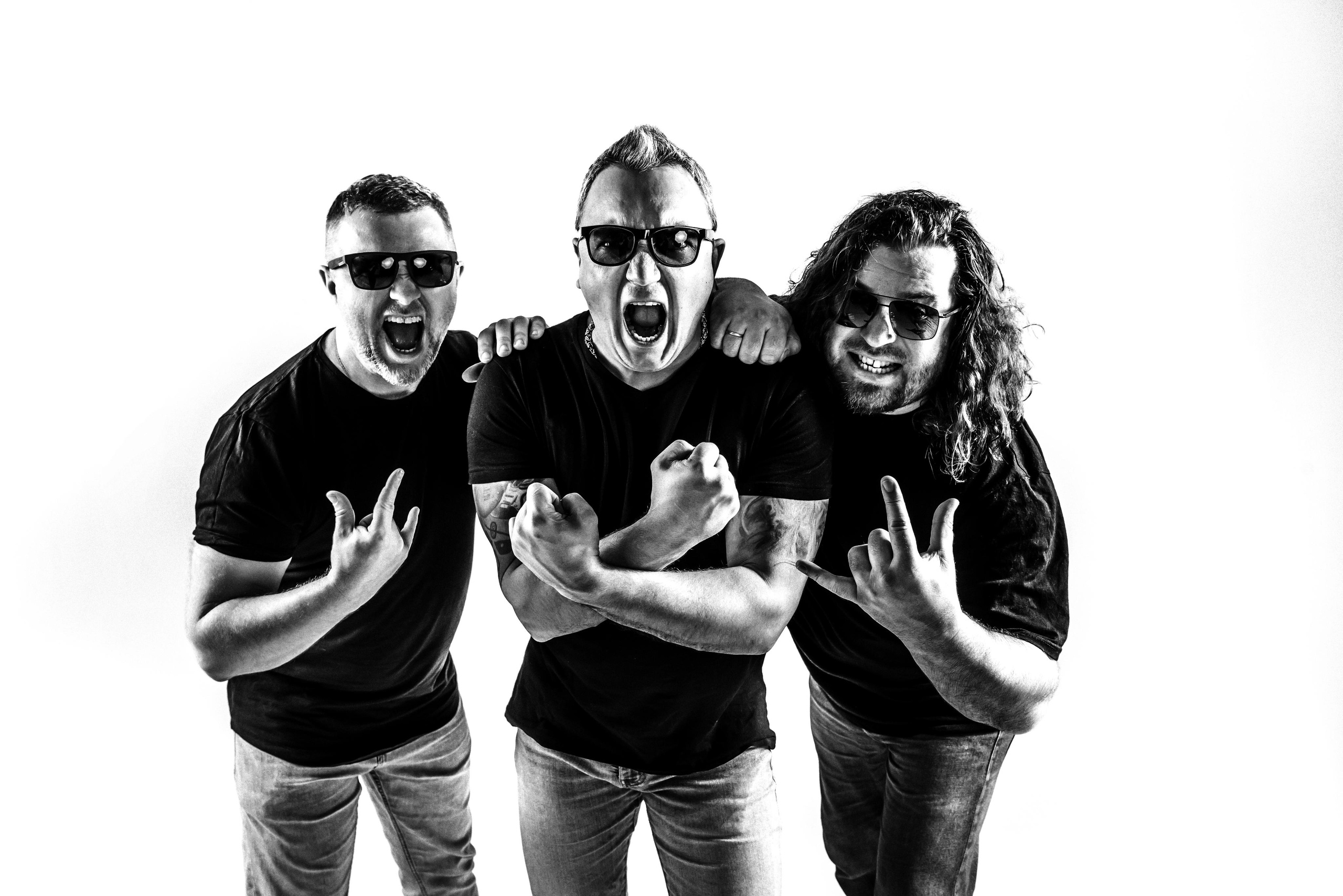 музыканты на белом фоне в студии