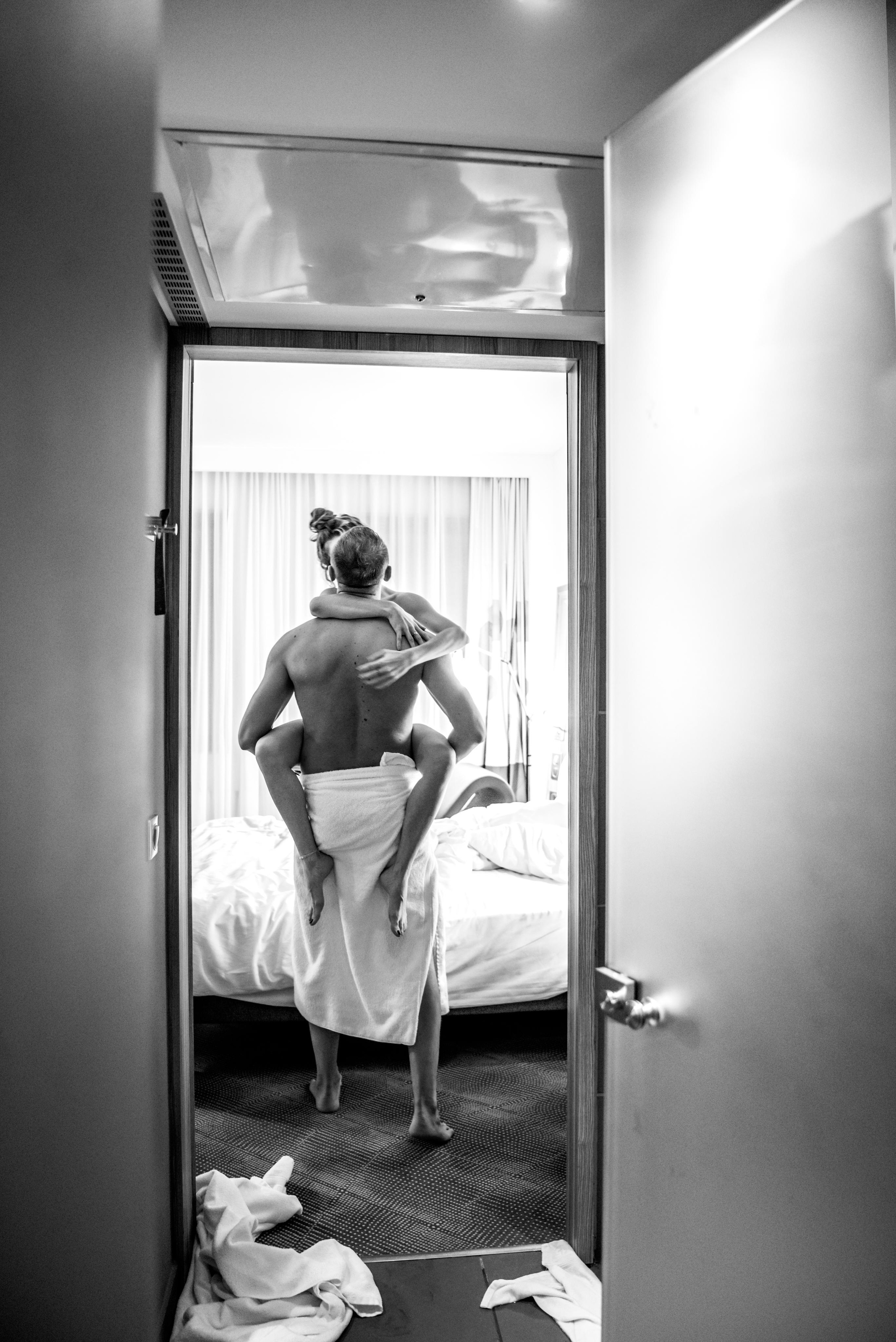 пара в ванной. съёмка в гостинице