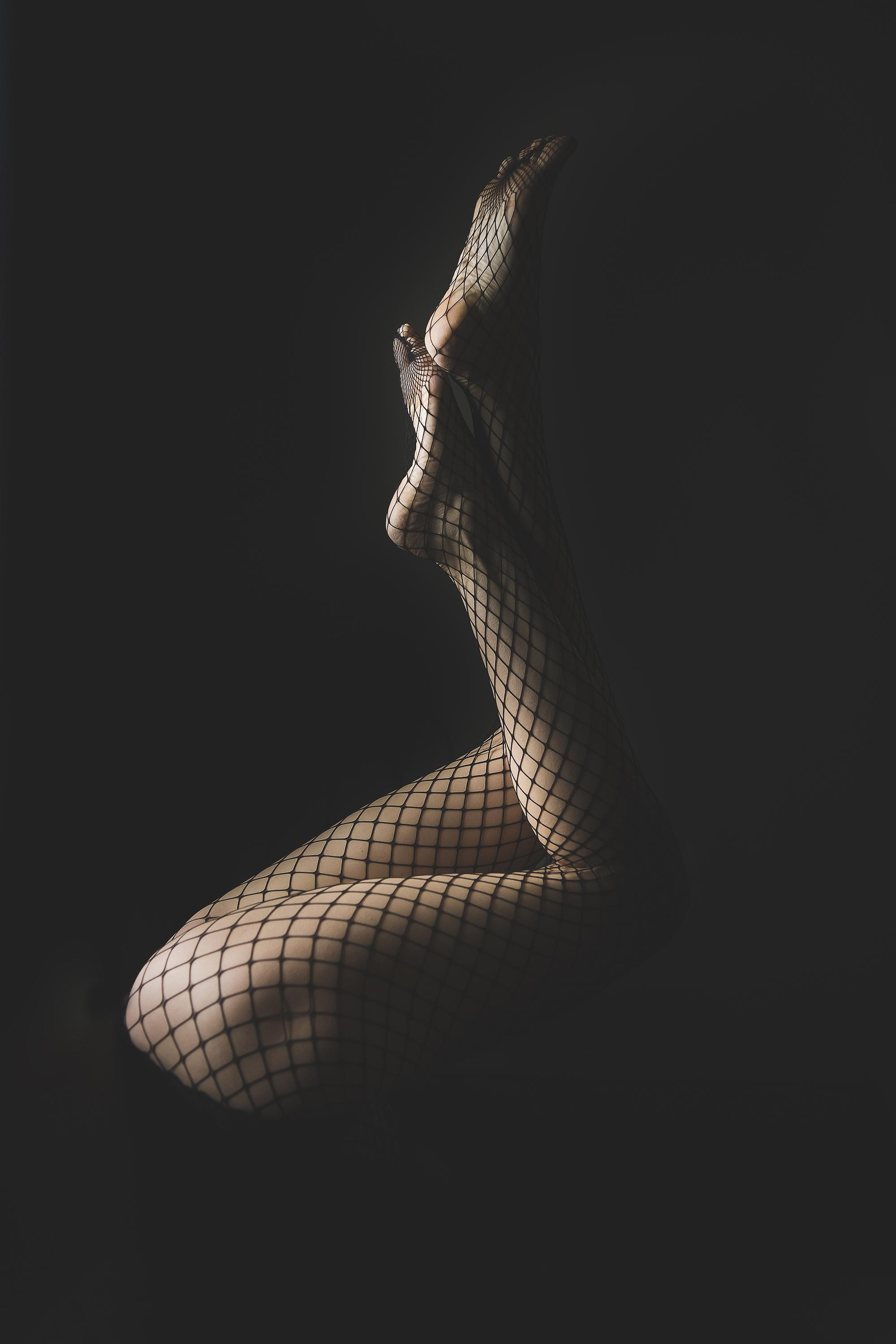 ню съёмка. женские ноги