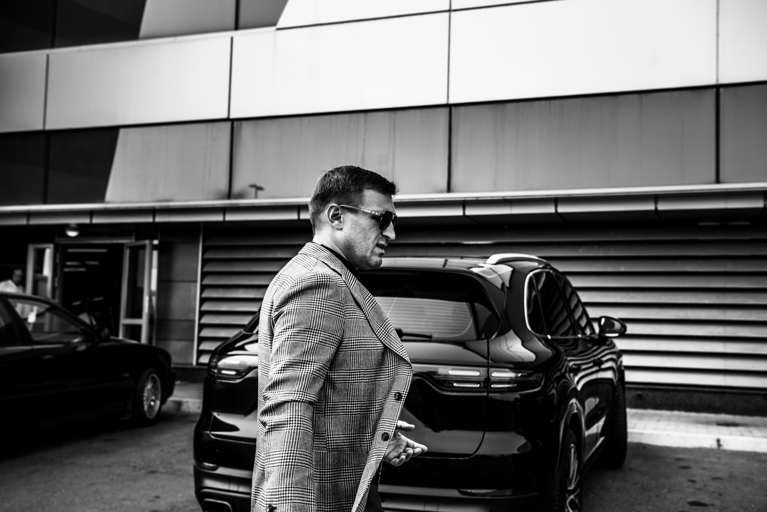 мужчина и автомобиль