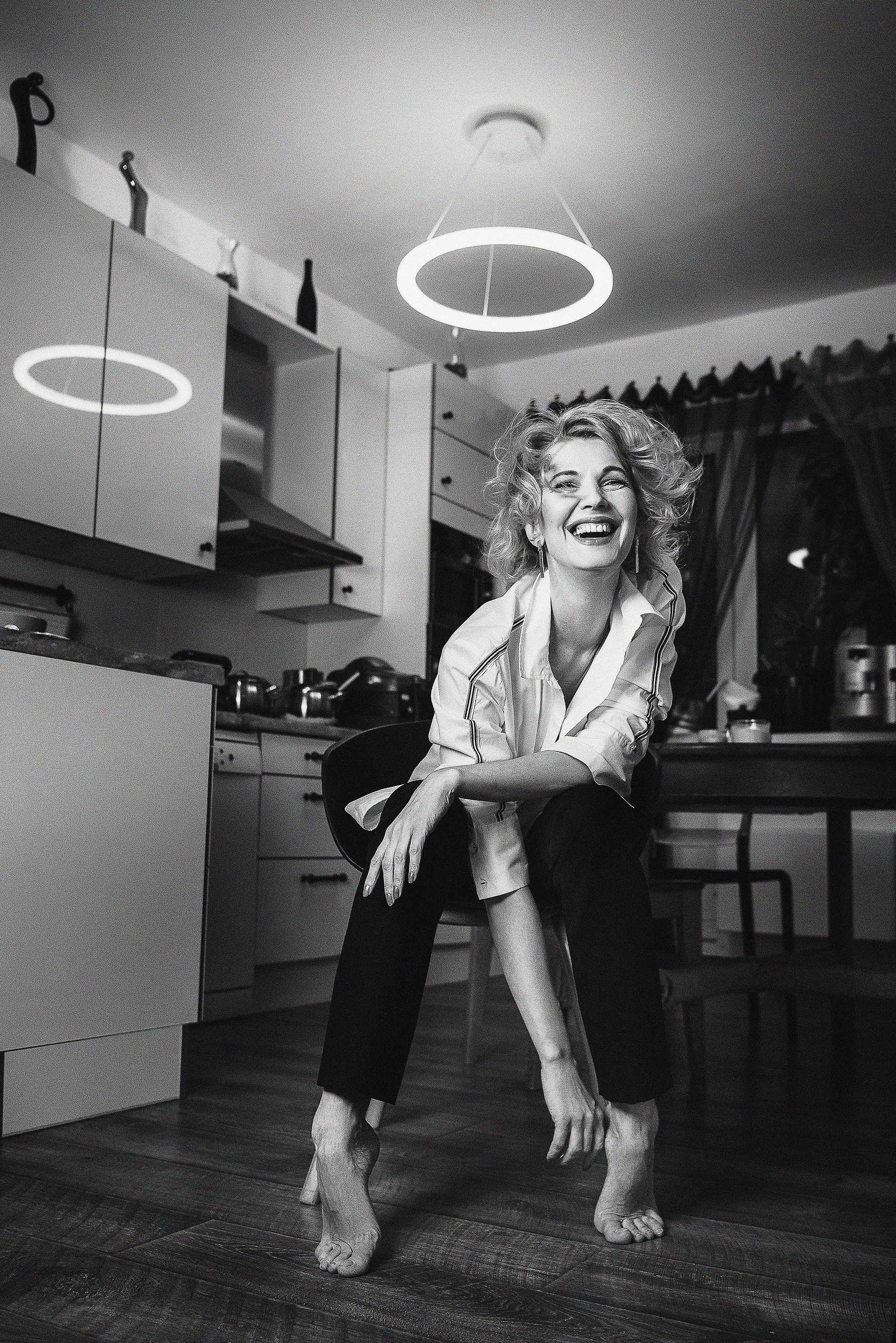 смеющаяся девушка