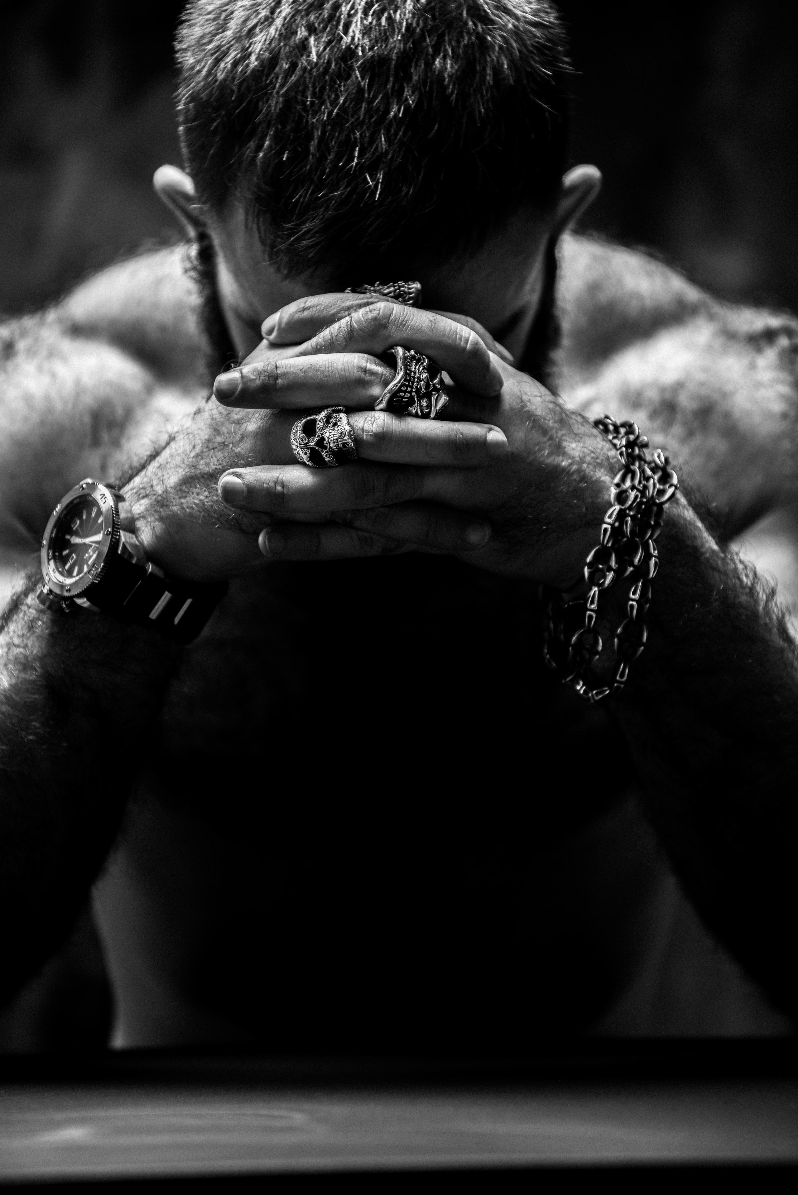 сильные руки мужчины