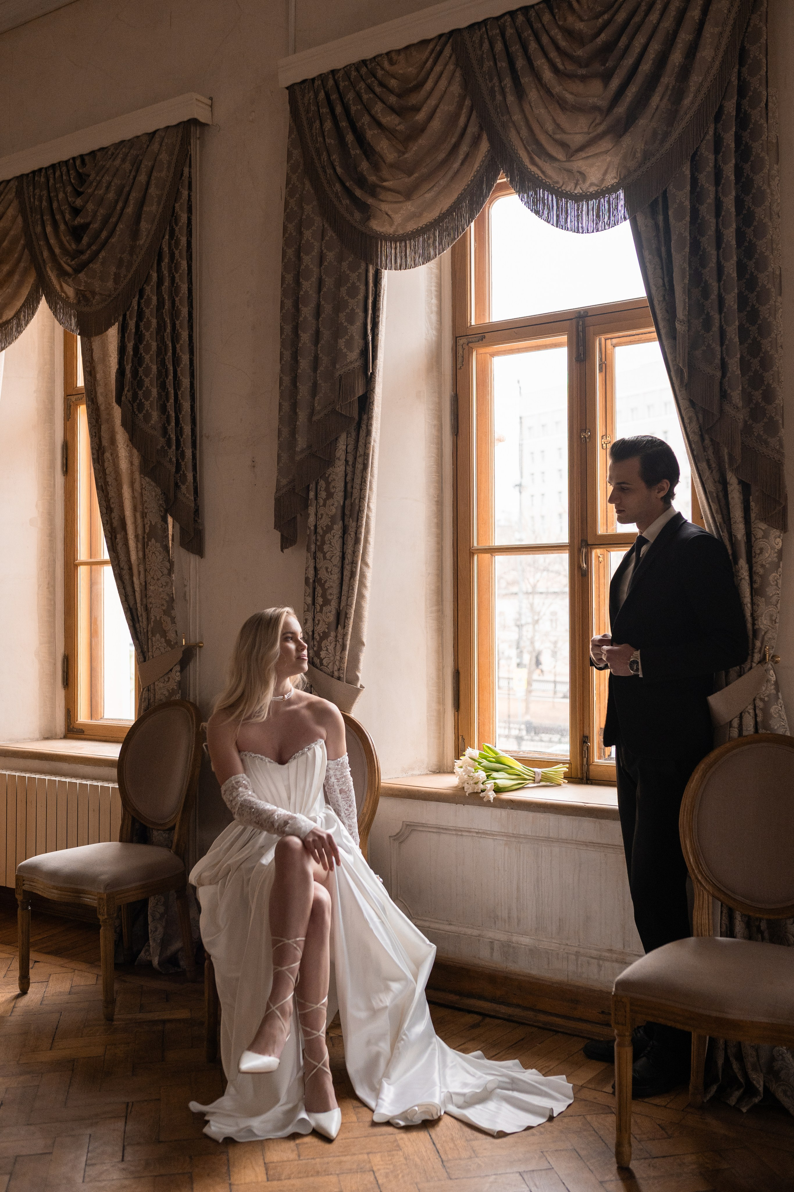 Свадебная фотосессия в Пушкинской библиотеке. Свадебный фотограф в Москве Анна Полушина