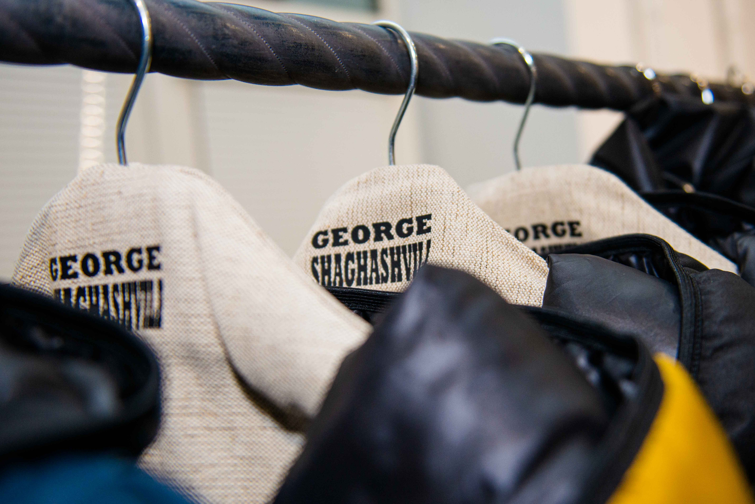 Открытие выставки GEORGE SHAGHASHVILI, пространство «Кирпичи». Фотограф Екатеринбург. Портретный fashion свадебный предметный фотограф для маркетплейсов (Озон Wildberries Мегамаркет) Андрей Наговицин