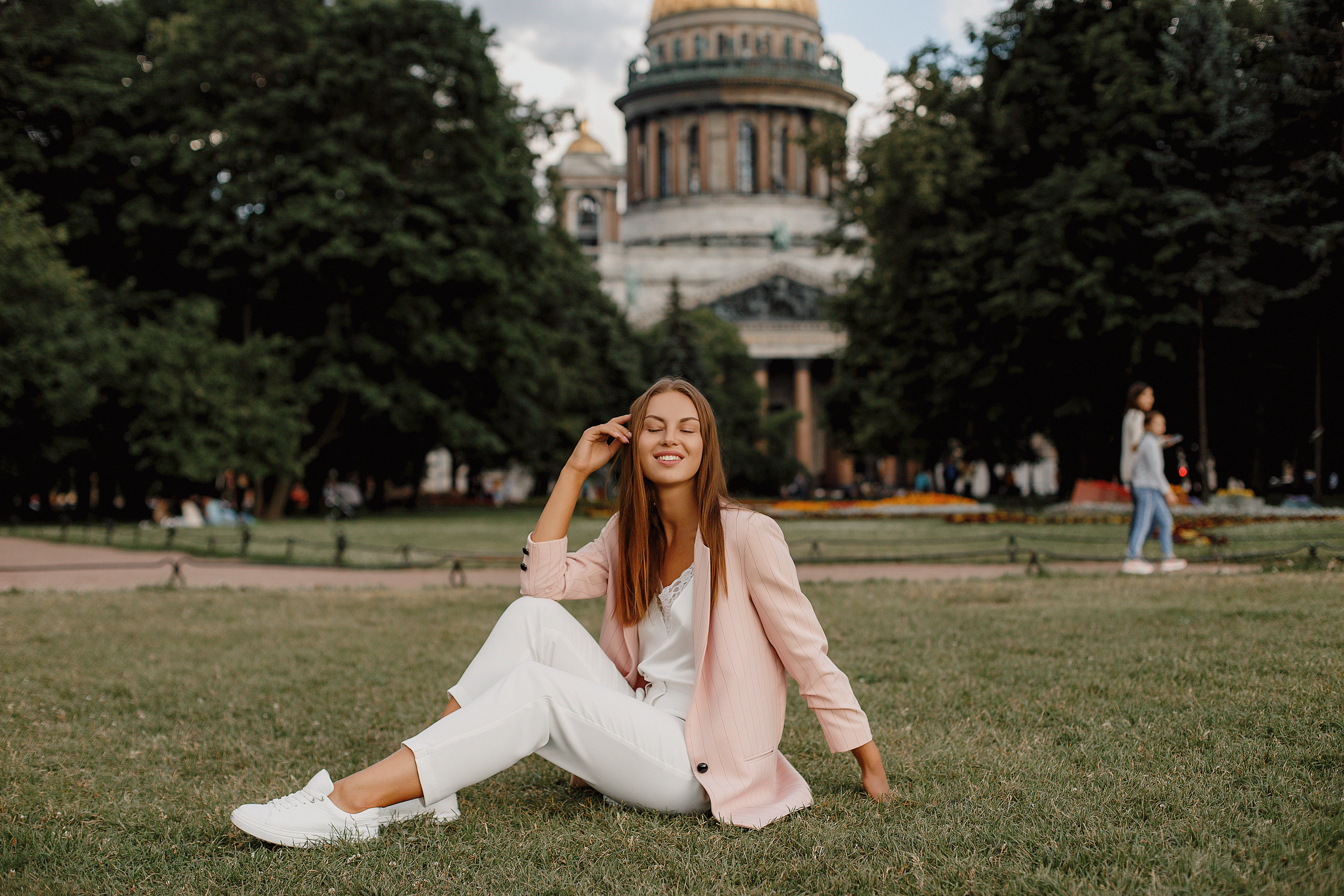 Прогулка возле Исаакиевского собора. Свадебный фотограф Санкт-Петербург  Москва