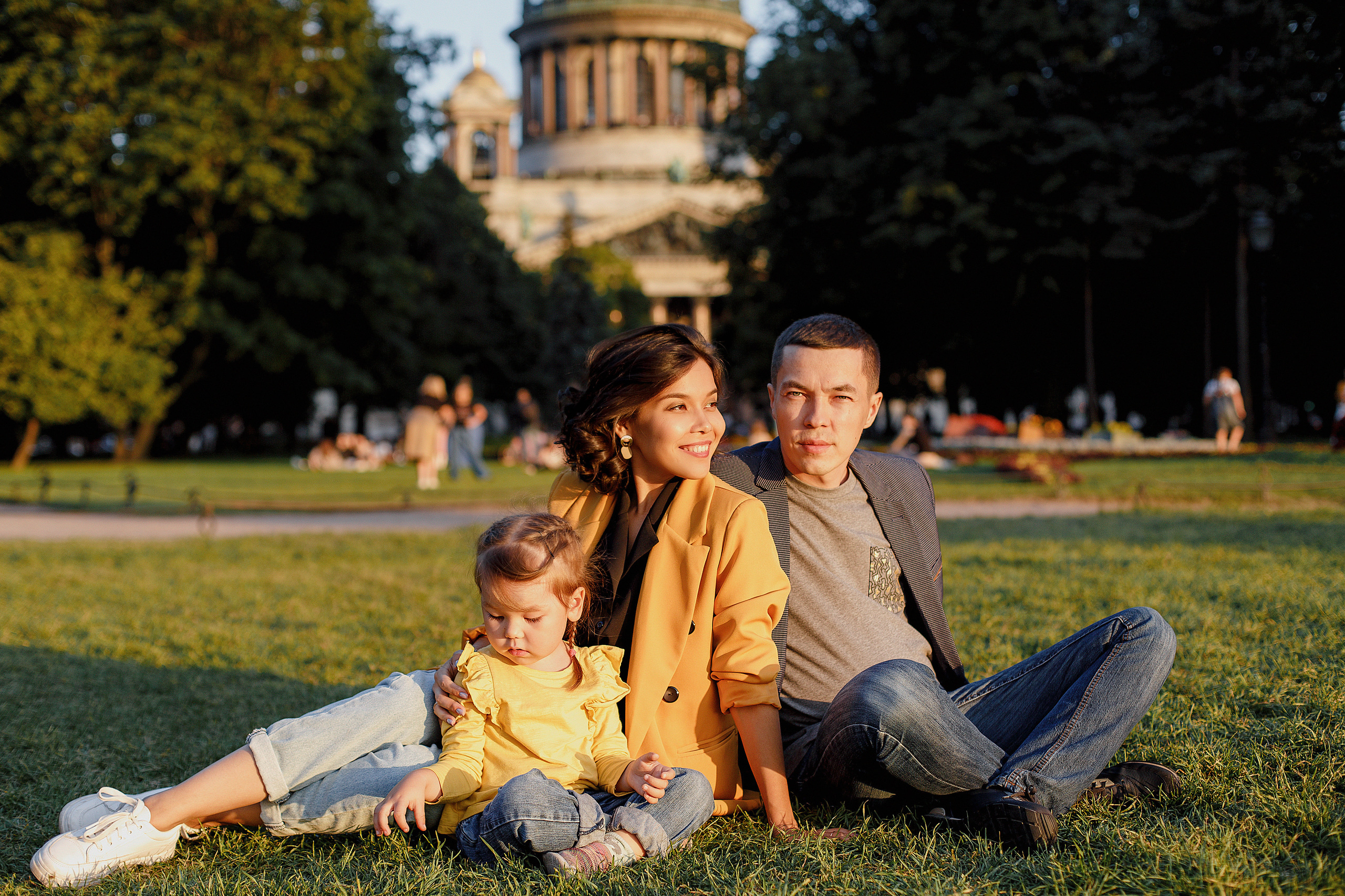 Прогулка возле Исаакиевского собора. Свадебный фотограф Санкт-Петербург  Москва