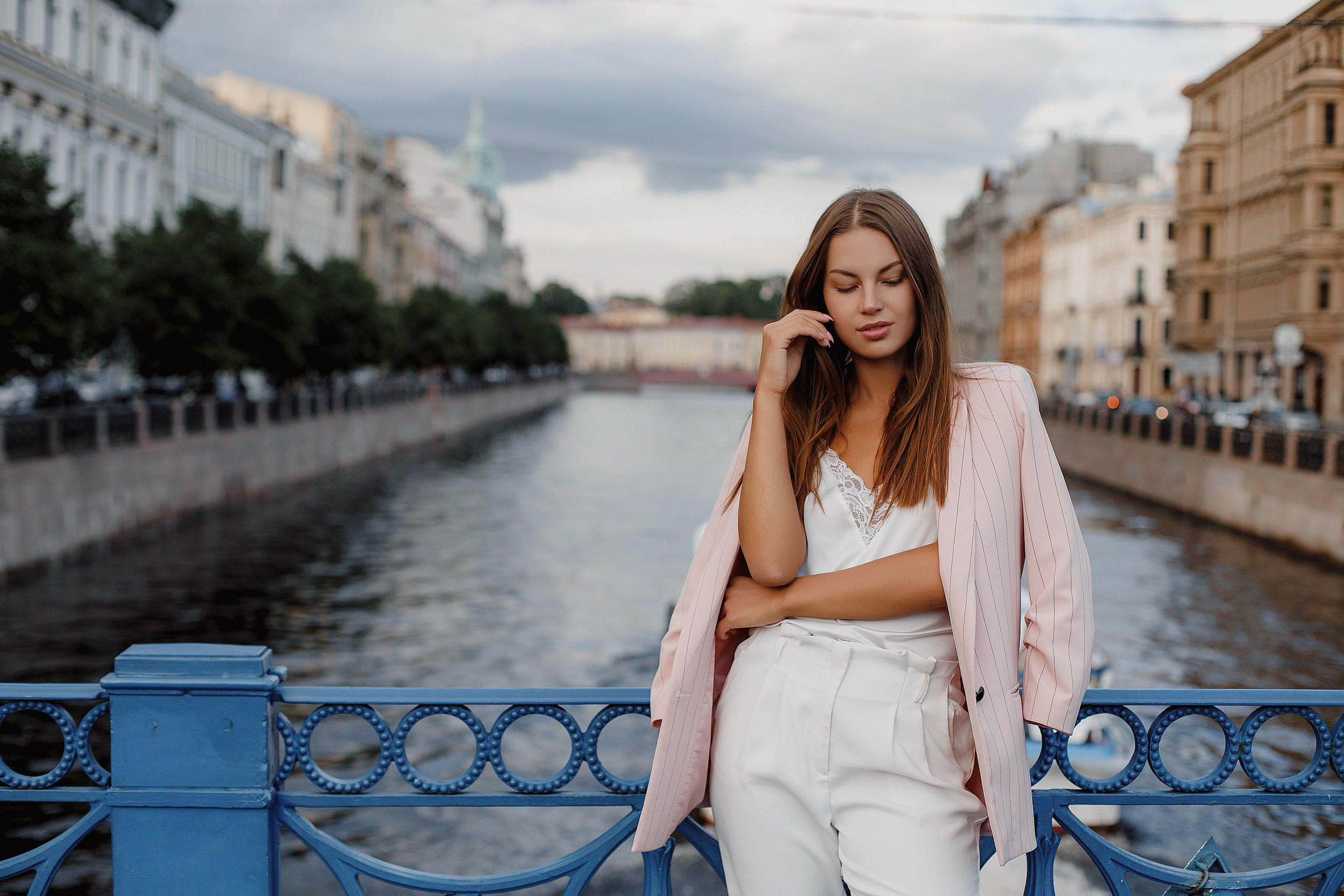 Прогулка возле Исаакиевского собора. Свадебный фотограф Санкт-Петербург  Москва