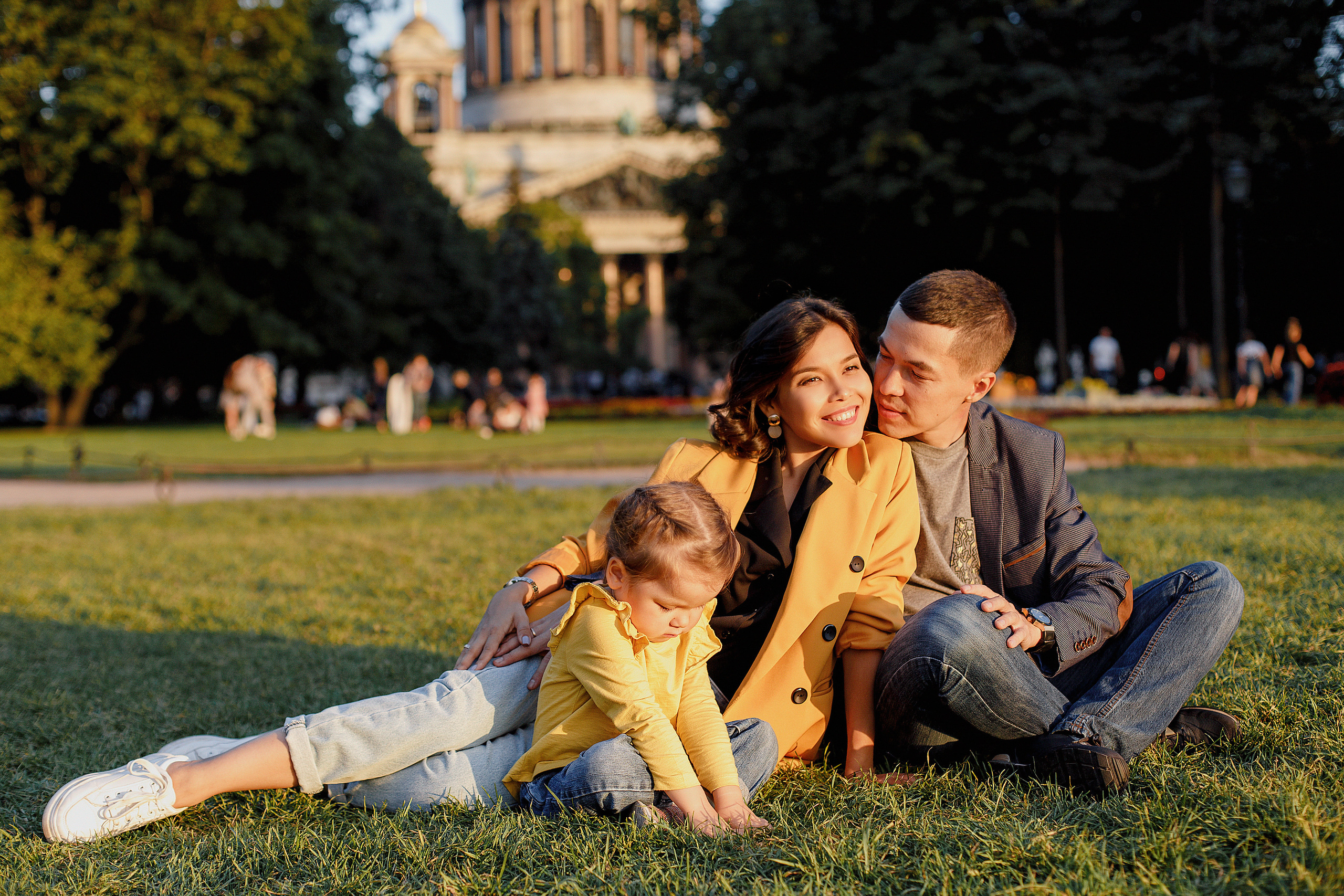 Прогулка возле Исаакиевского собора. Свадебный фотограф Санкт-Петербург  Москва