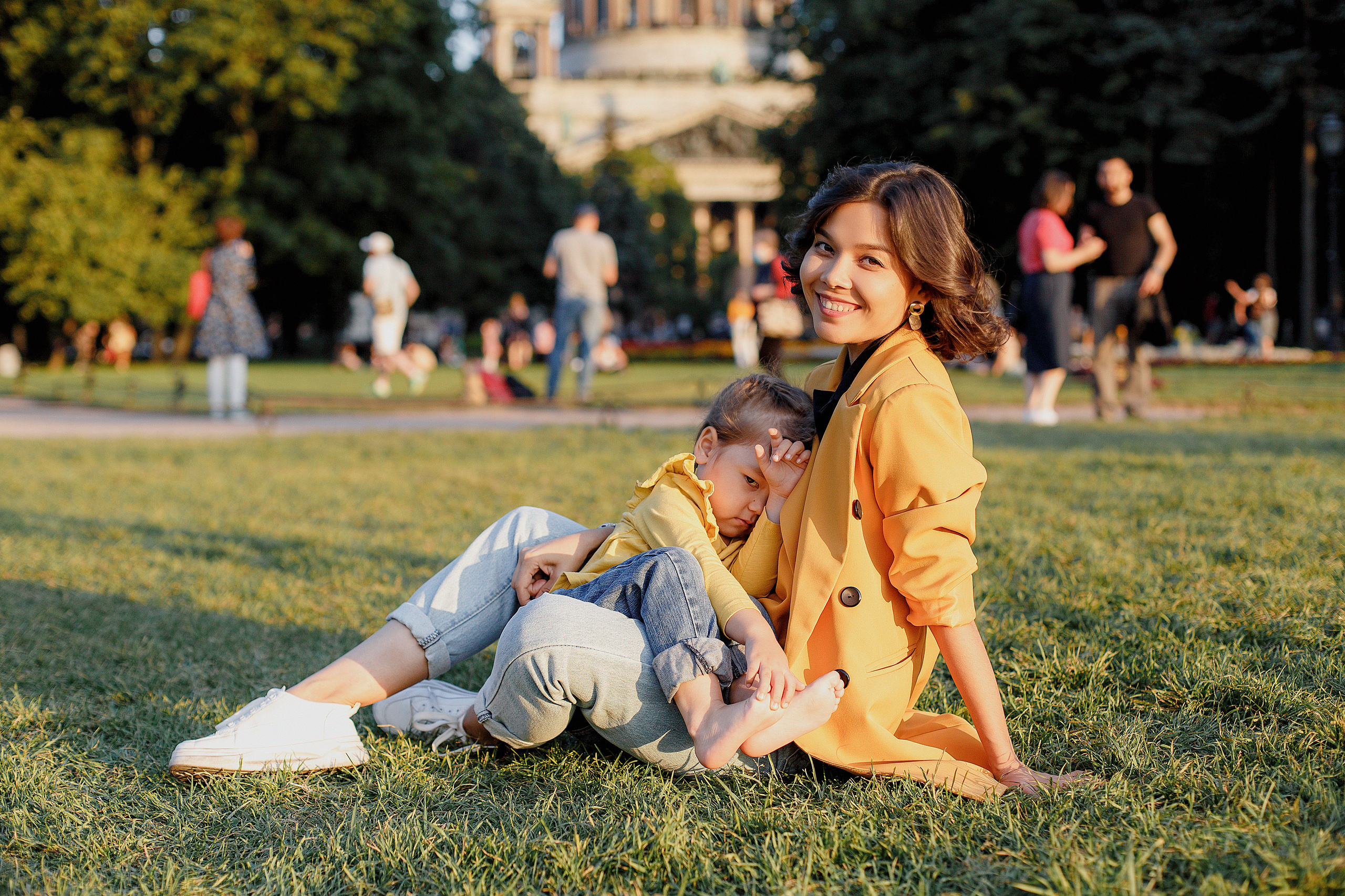 Прогулка возле Исаакиевского собора. Свадебный фотограф Санкт-Петербург  Москва