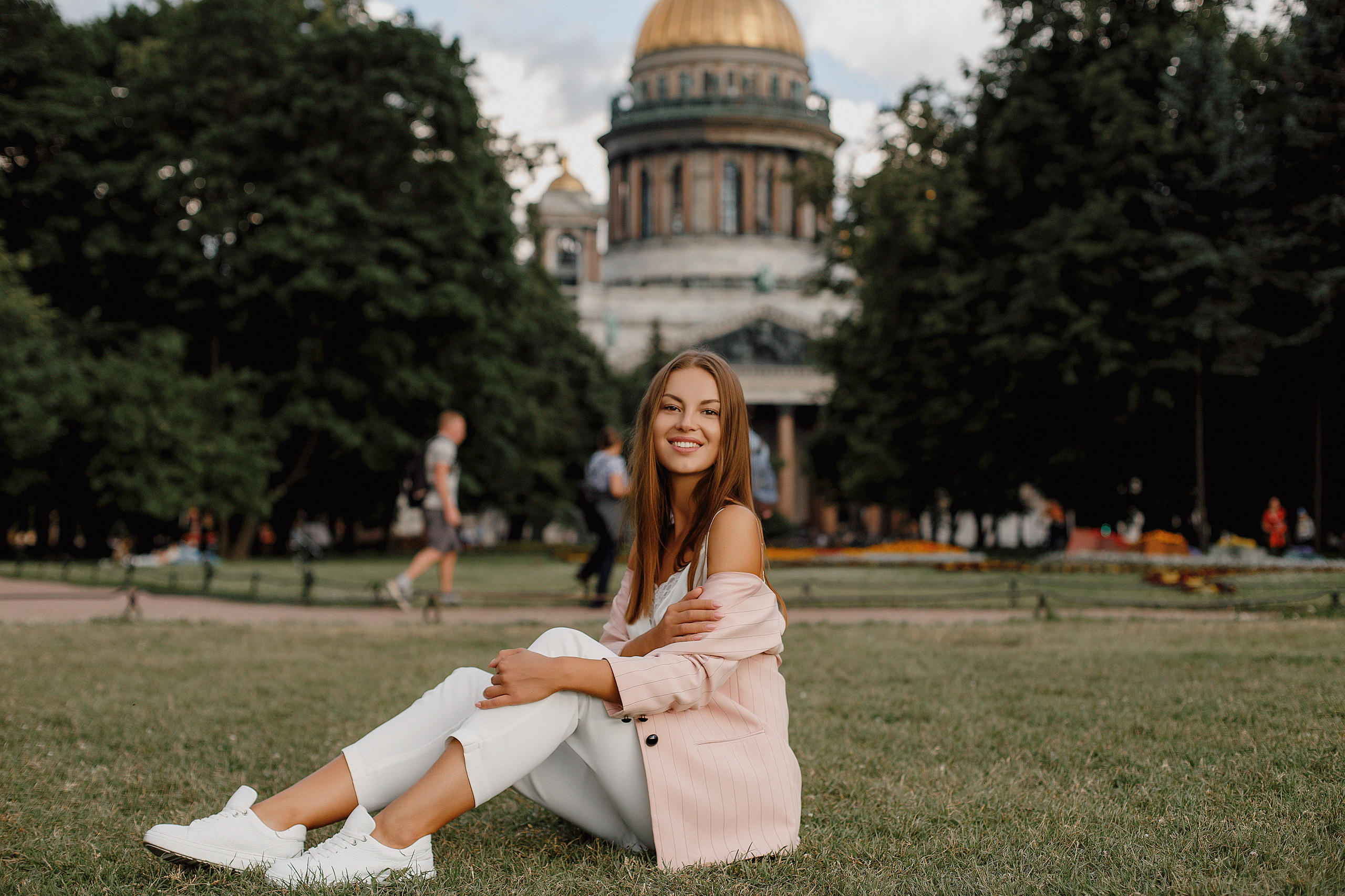 Прогулка возле Исаакиевского собора. Свадебный фотограф Санкт-Петербург  Москва