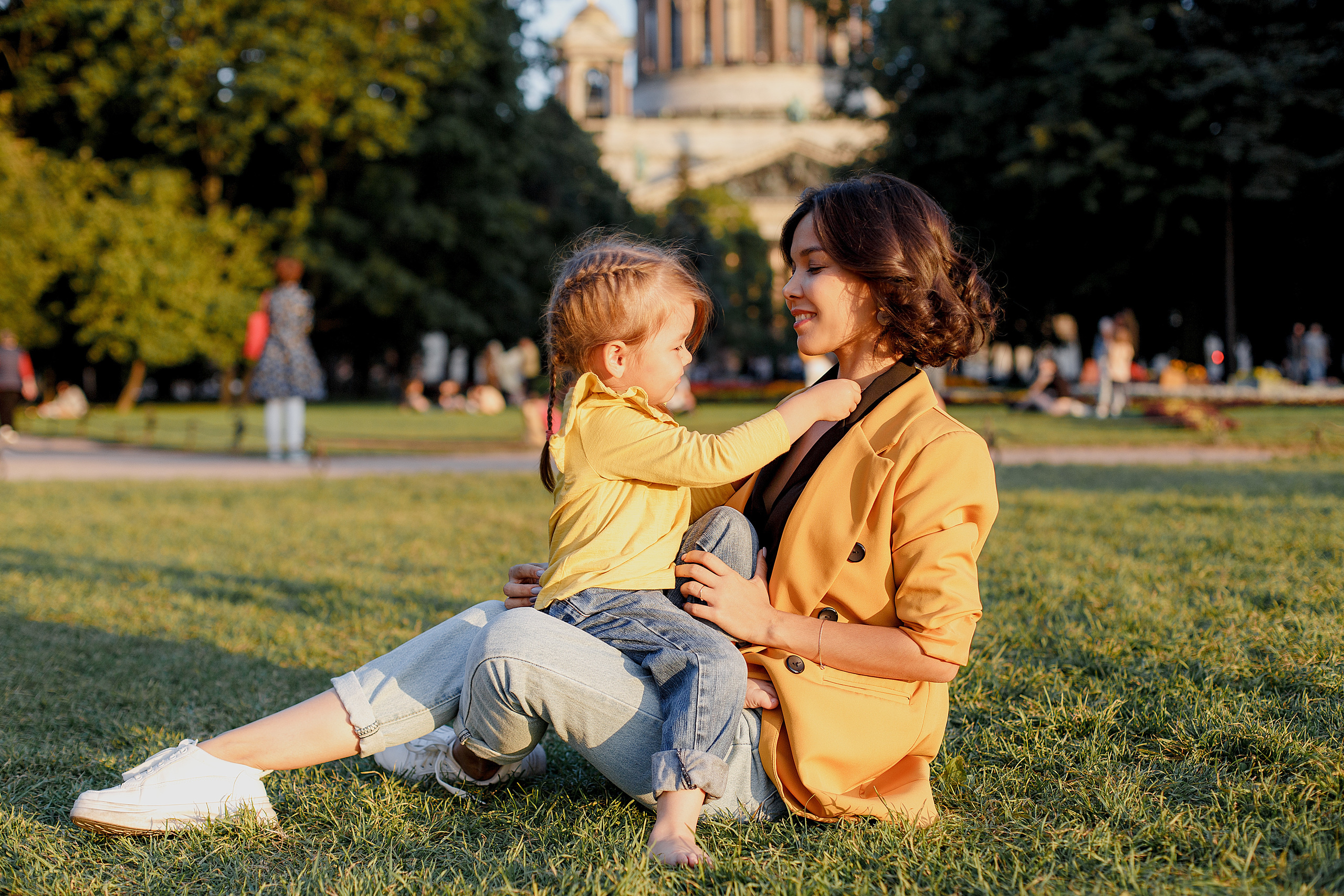 Прогулка возле Исаакиевского собора. Свадебный фотограф Санкт-Петербург  Москва