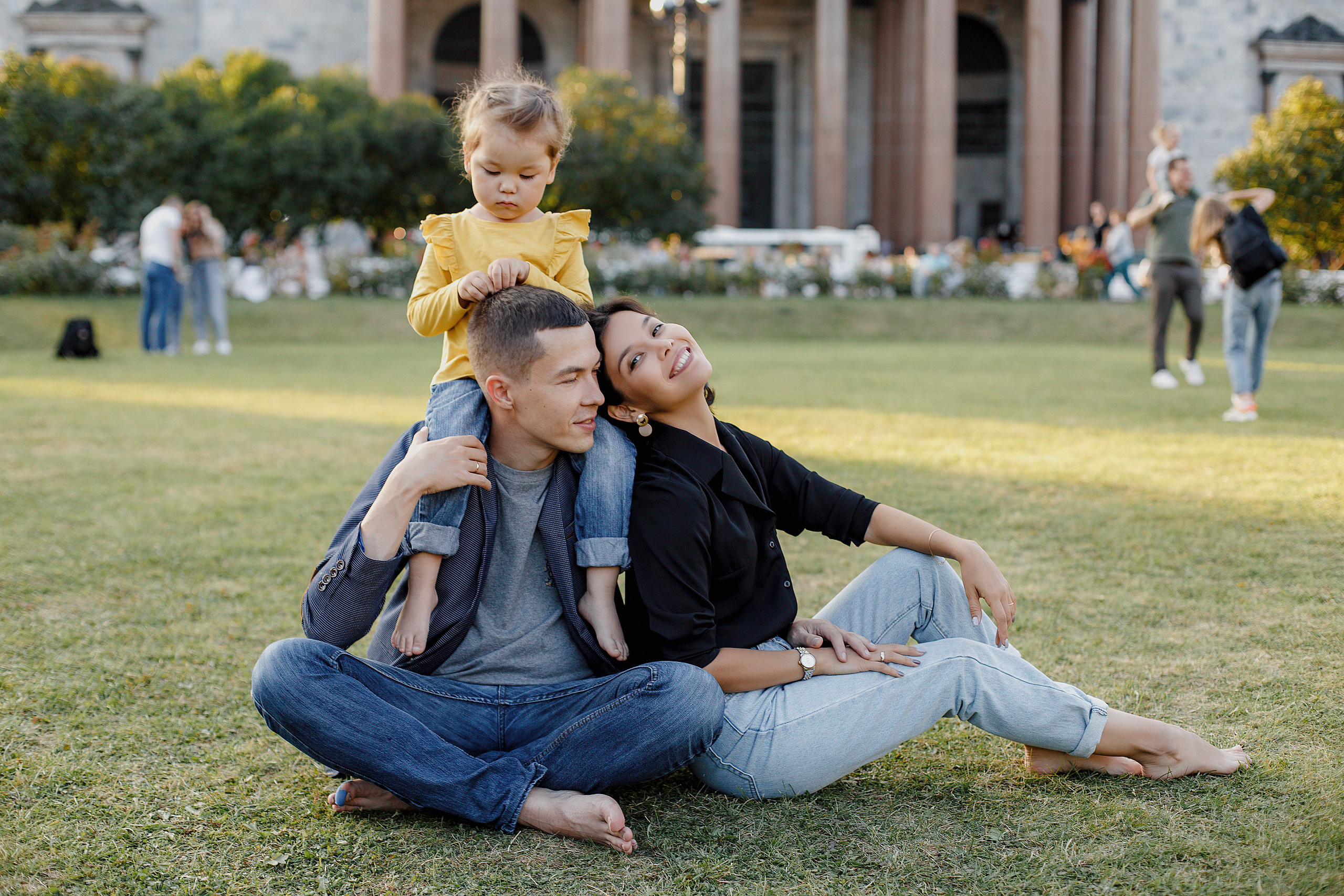 Прогулка возле Исаакиевского собора. Свадебный фотограф Санкт-Петербург  Москва