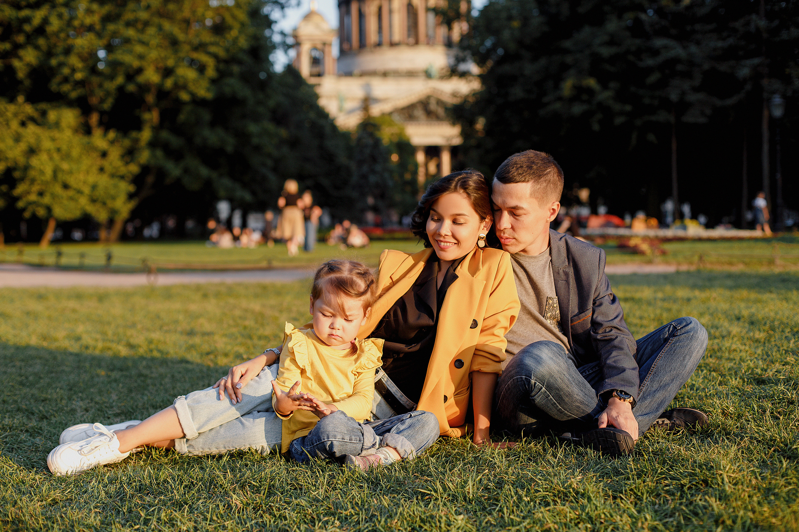 Прогулка возле Исаакиевского собора. Свадебный фотограф Санкт-Петербург  Москва