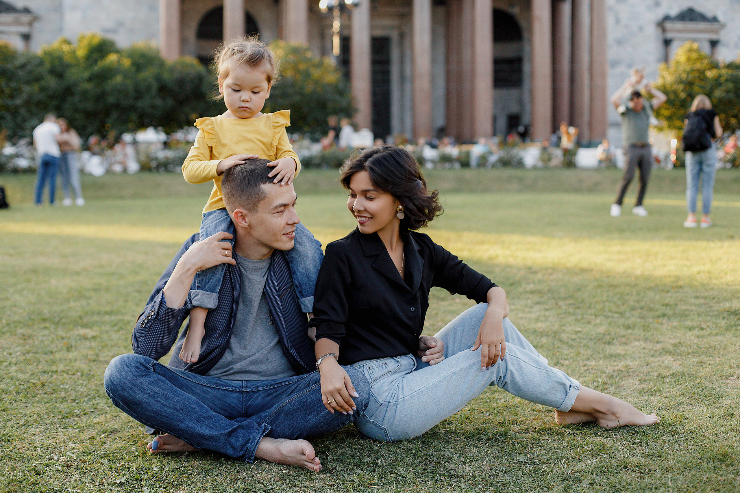 Прогулка возле Исаакиевского собора. Свадебный фотограф Санкт-Петербург  Москва