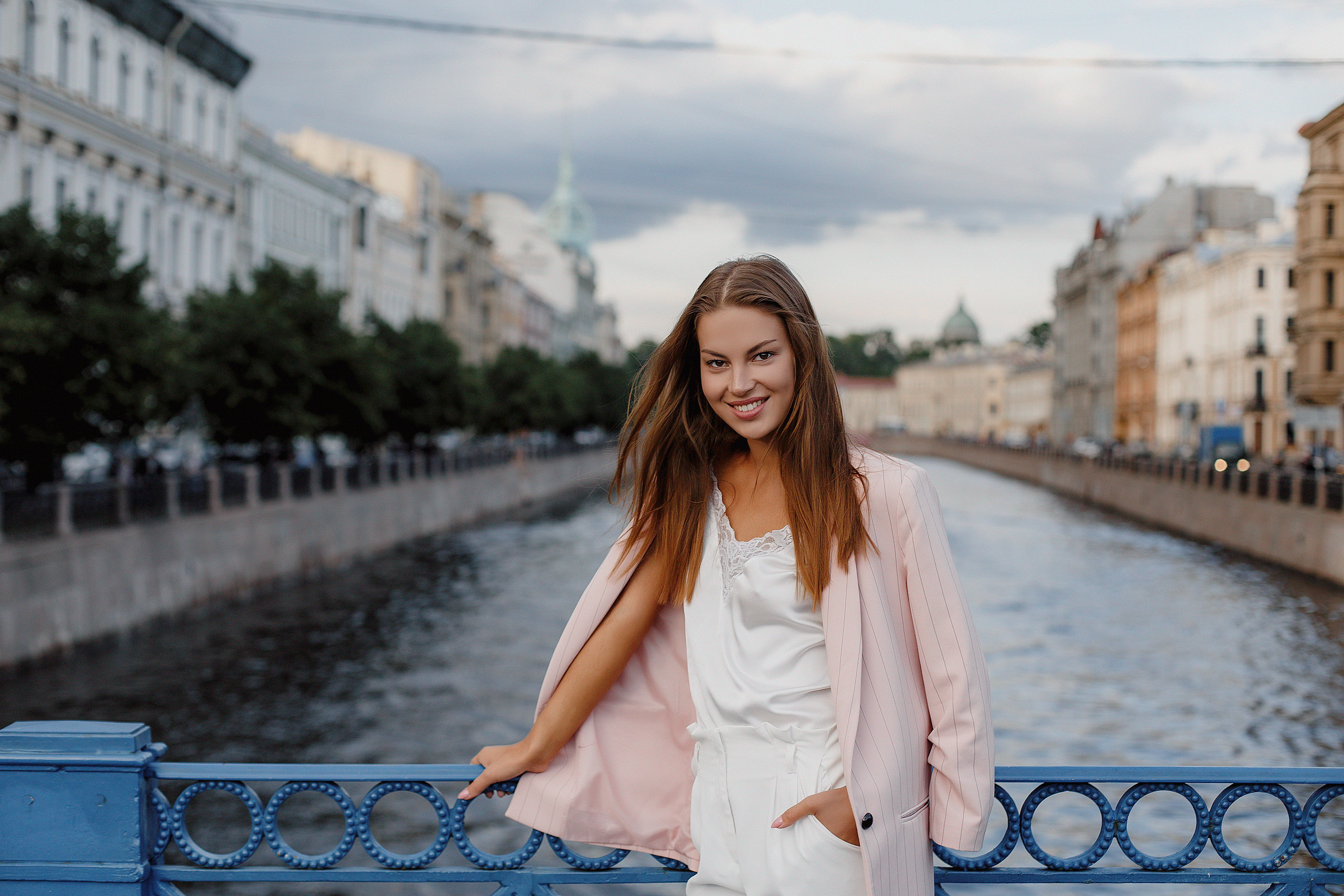 Прогулка возле Исаакиевского собора. Свадебный фотограф Санкт-Петербург  Москва