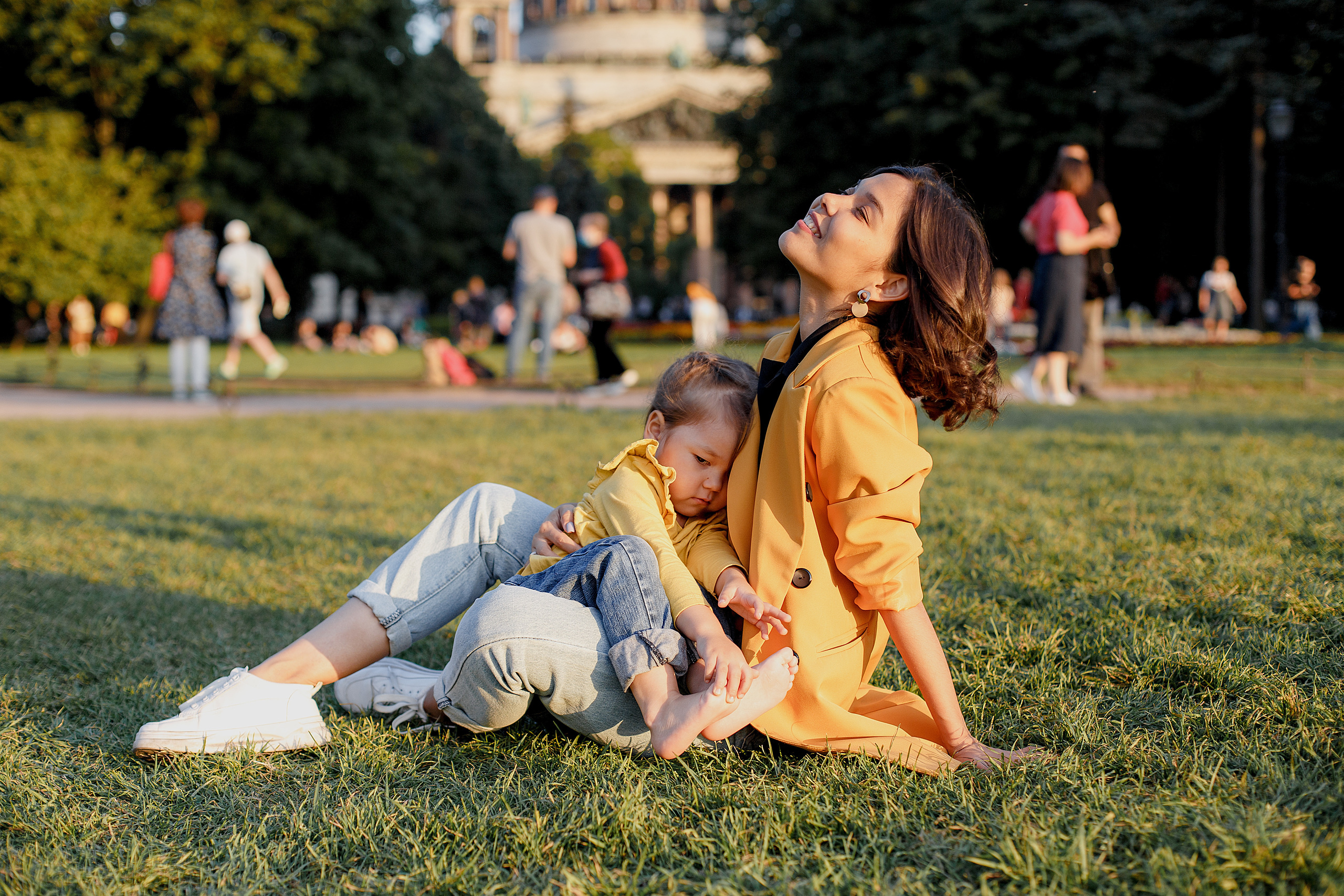 Прогулка возле Исаакиевского собора. Свадебный фотограф Санкт-Петербург  Москва