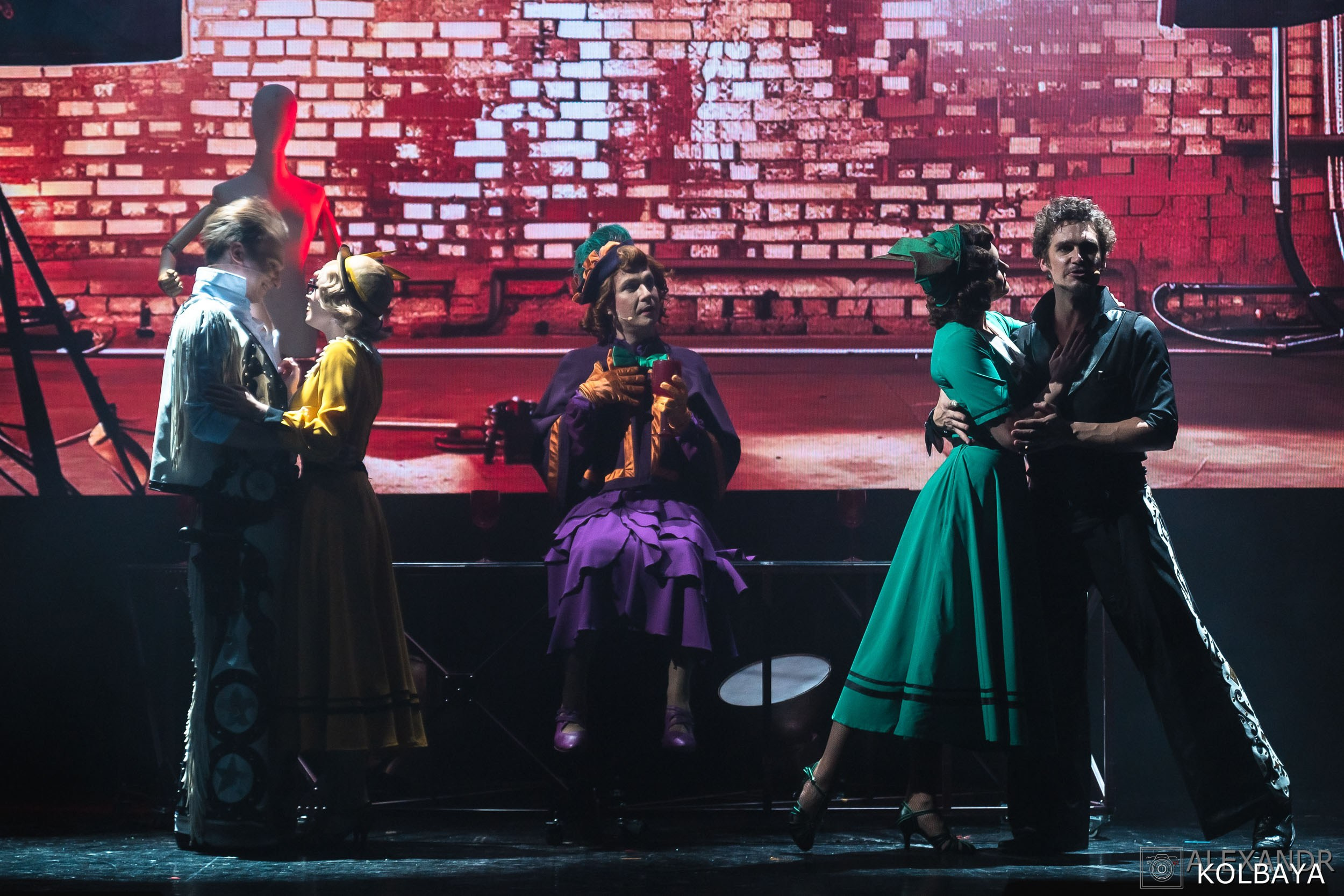 Фотографии со спектакля «Привет, я тетя Чарли». Концертный и театральный репортажный фотограф в Москве Александр Колбая