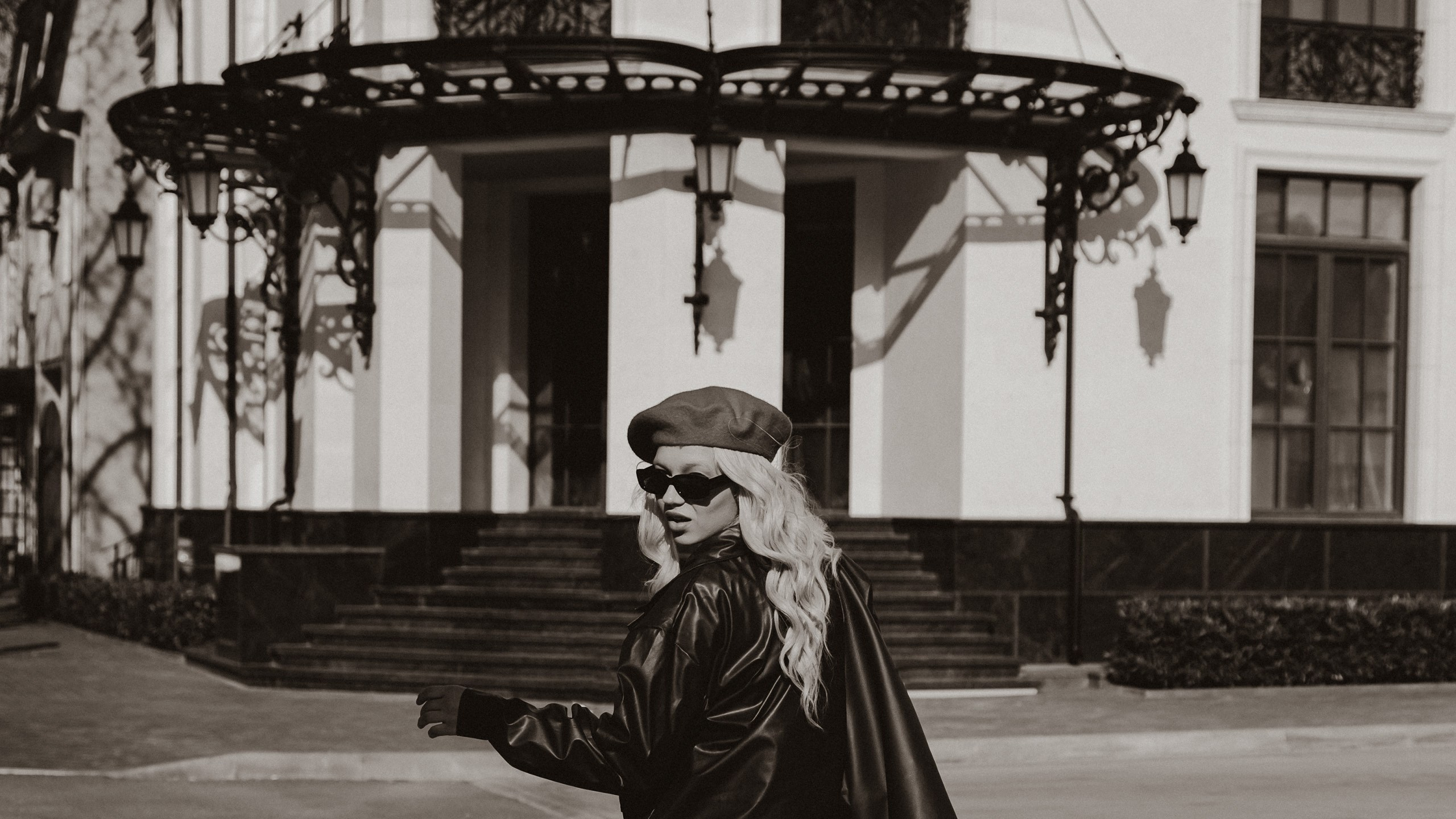 В моменте городской съемки. Фотограф и Видеограф Анапа, Новороссийск, Краснодар. Алина и Женя