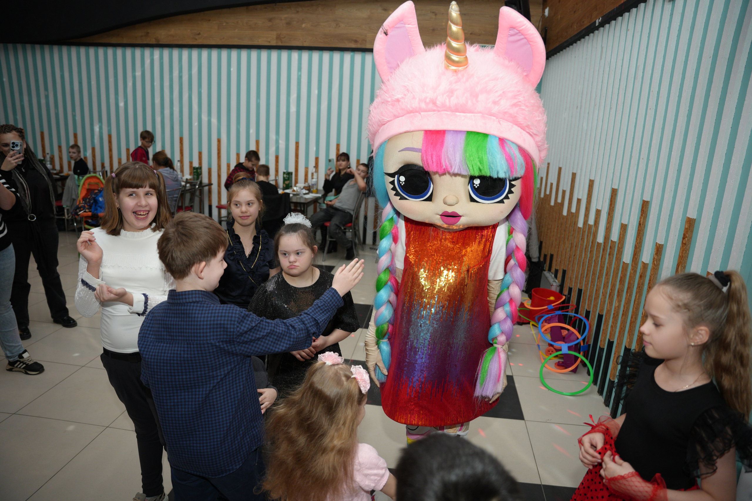 Социально —благотворительная акция «Ты в этом мире не один», посвященная Международному дню инвалидов. ВЫПУСКНЫЕ АЛЬБОМЫ, Школьный фотограф, семейный и свадебный в Саратове и области Ольга Плаксина