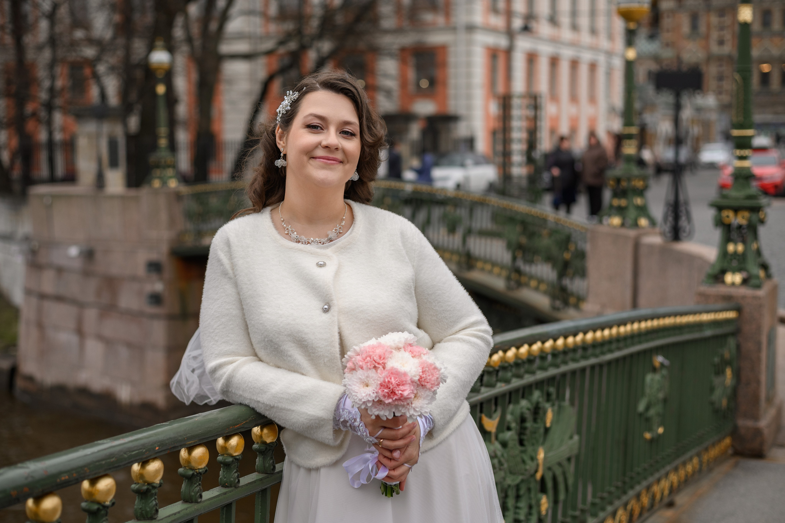 Свадебный портрет невесты на фотосессии в центре Санкт-Петербурга.