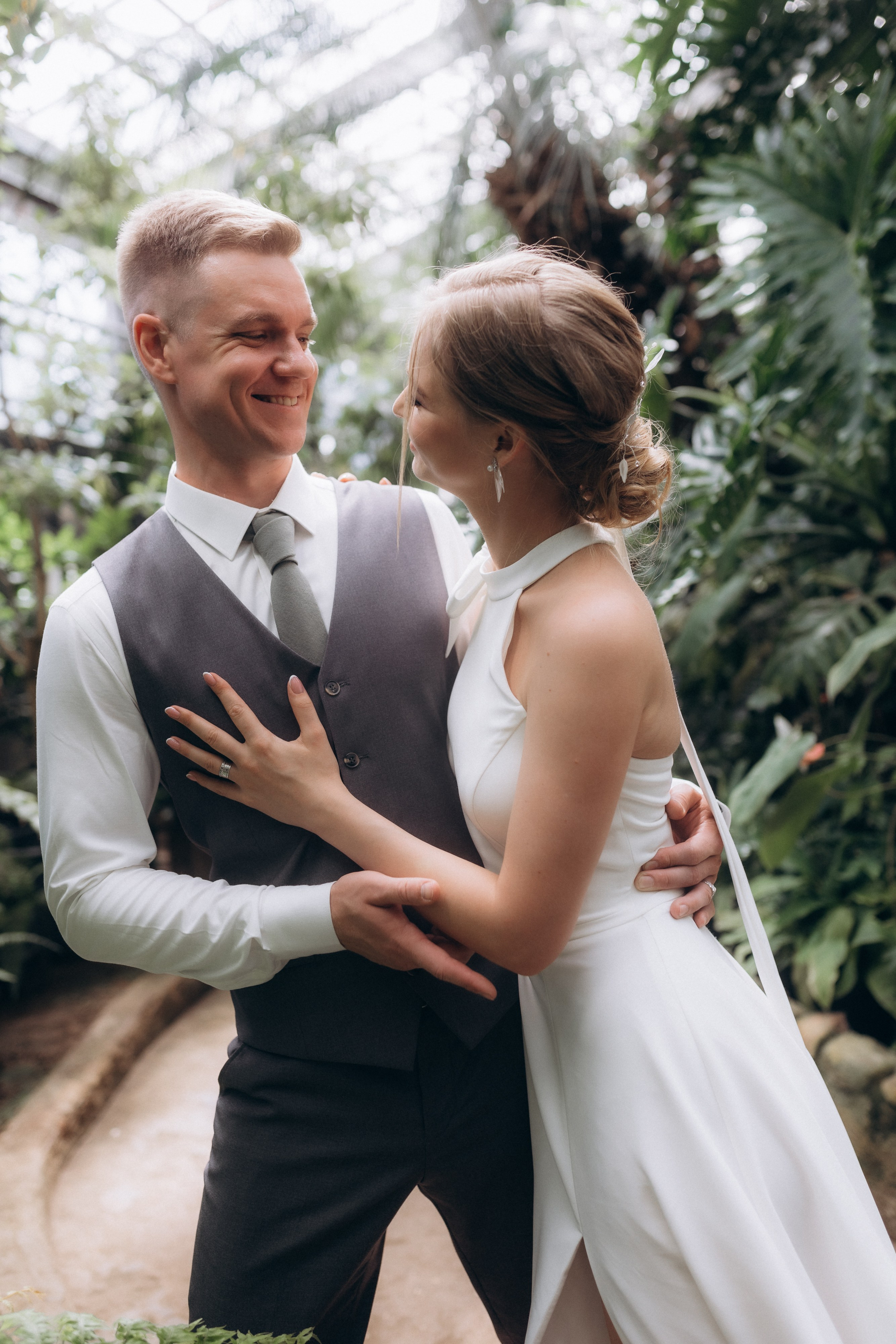 Свадебная фотосессия в Главном Ботаническом саду и в оранжерее. Свадебный фотограф в Москве Мария Крош