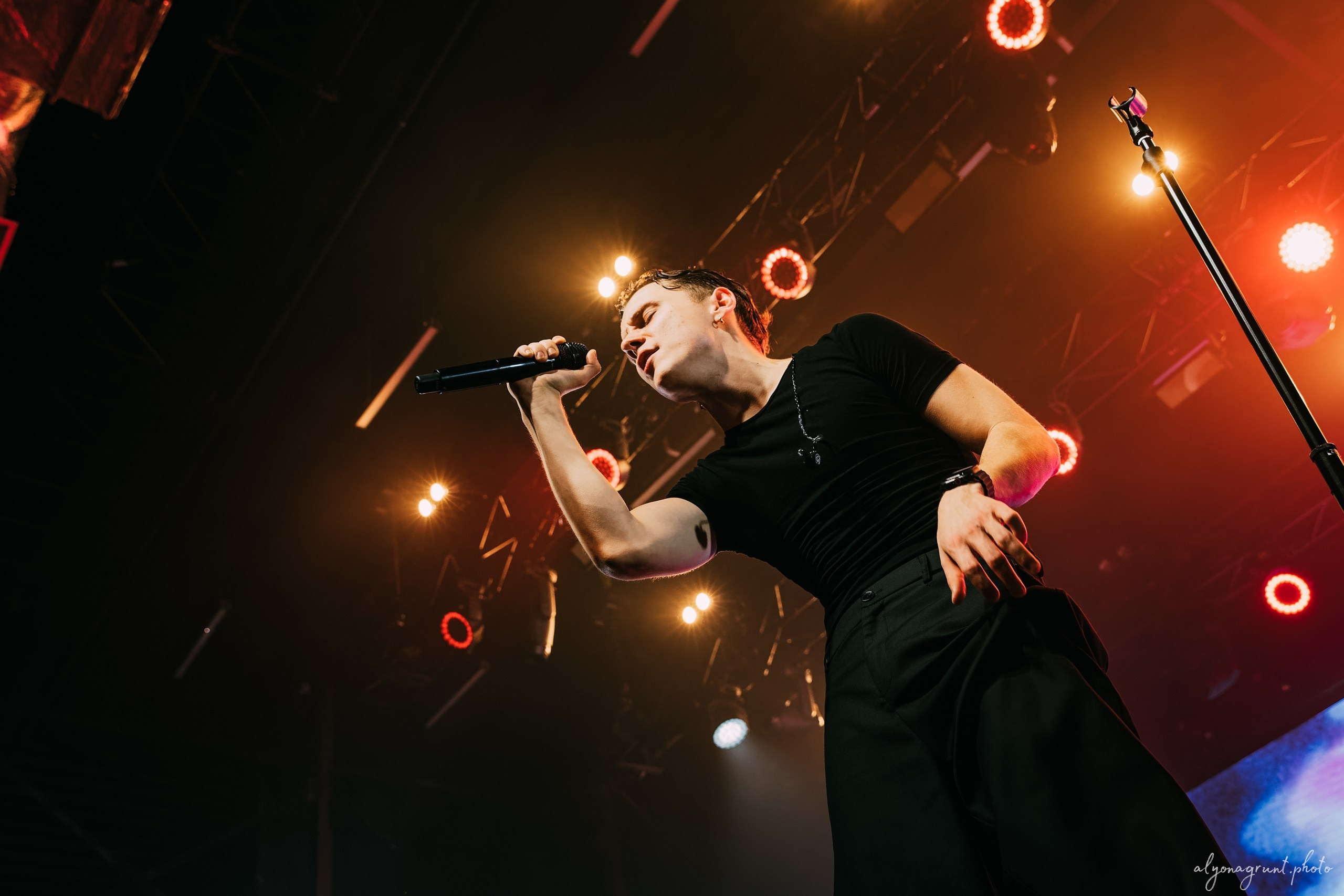 Ваня Дмитриенко, фоторепортаж СПб, A2, 23.10.2025. Алена Адрианова: фотограф в Санкт-Петербурге