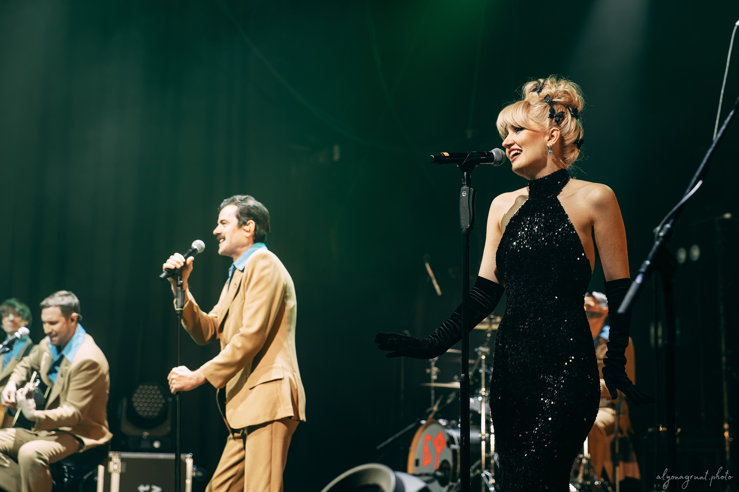 ВИА Велюр, фоторепортаж, СПб, BASE, 14.12.2025. Алена Адрианова: фотограф в Санкт-Петербурге