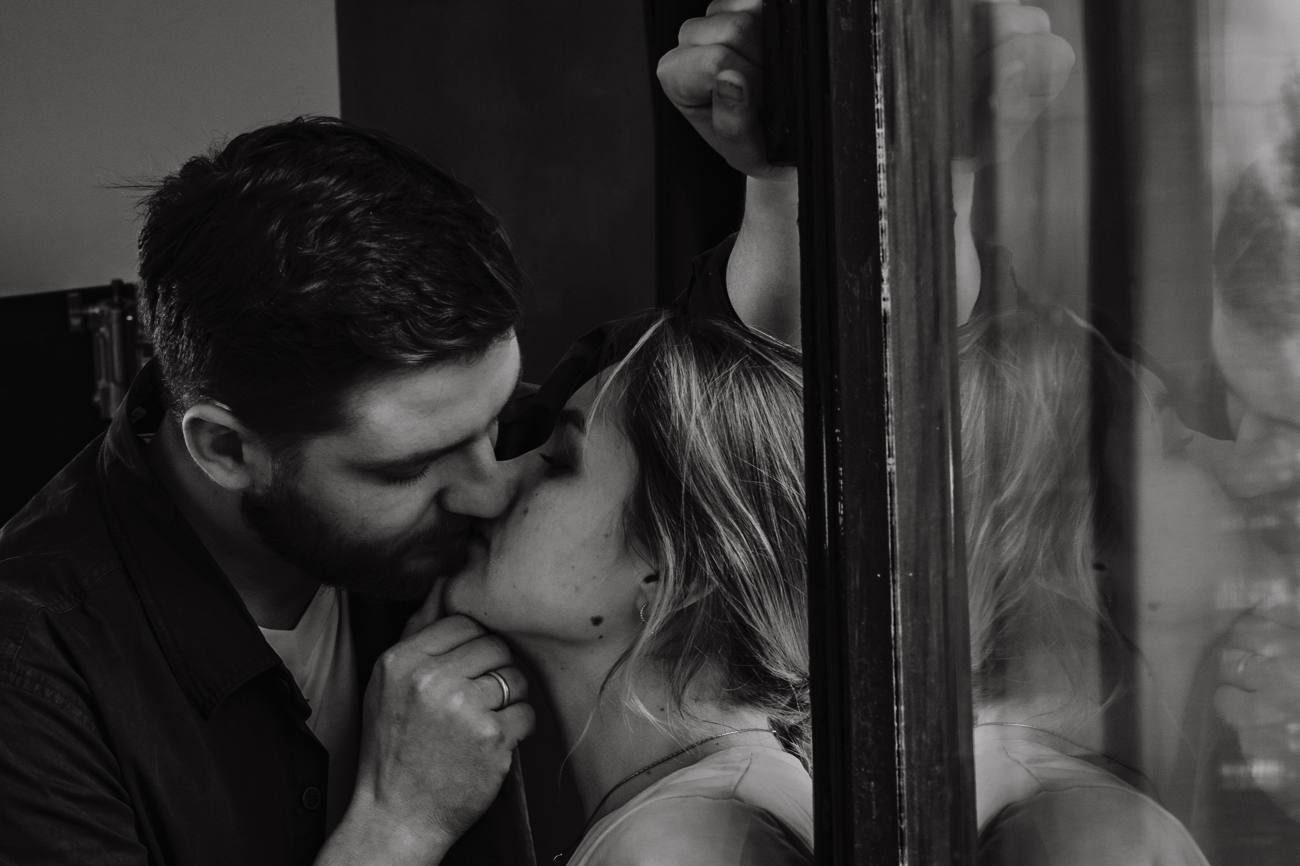 Нежности в студии (Никита, Вера). Портретный и репортажный Фотограф в Москве Александра Комарницкая