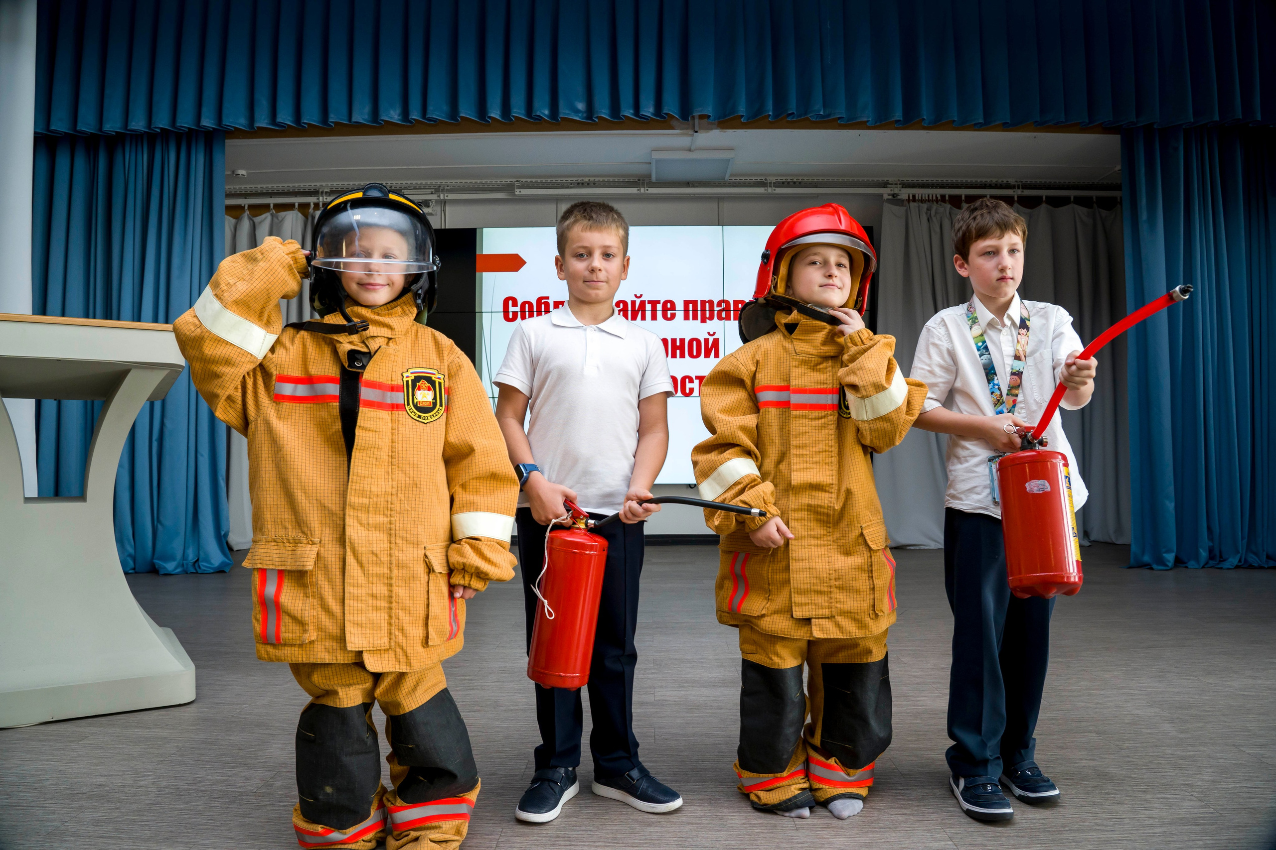 МЧС тренировка эвакуации в школе. Фотограф в Санкт-Петербурге. Репортажная и все съёмки для бизнеса