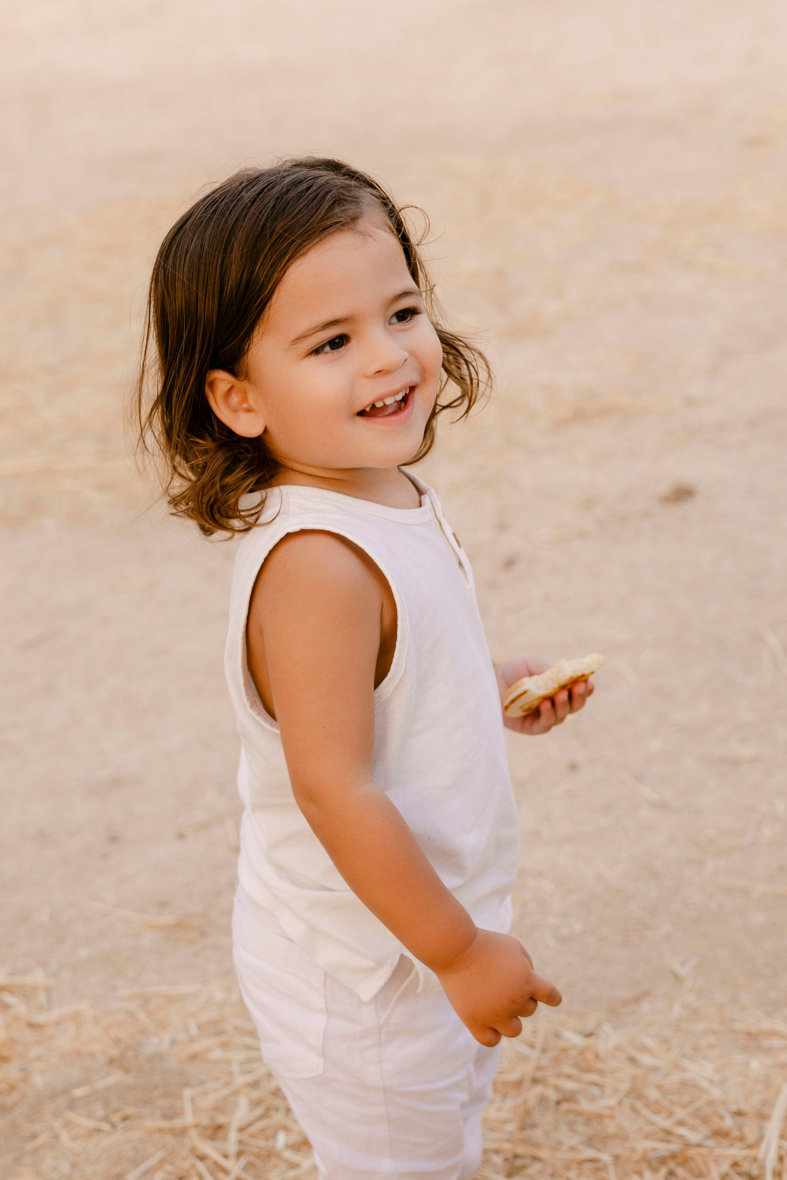 Pregnancy photoshoot at the horse farm. Главная