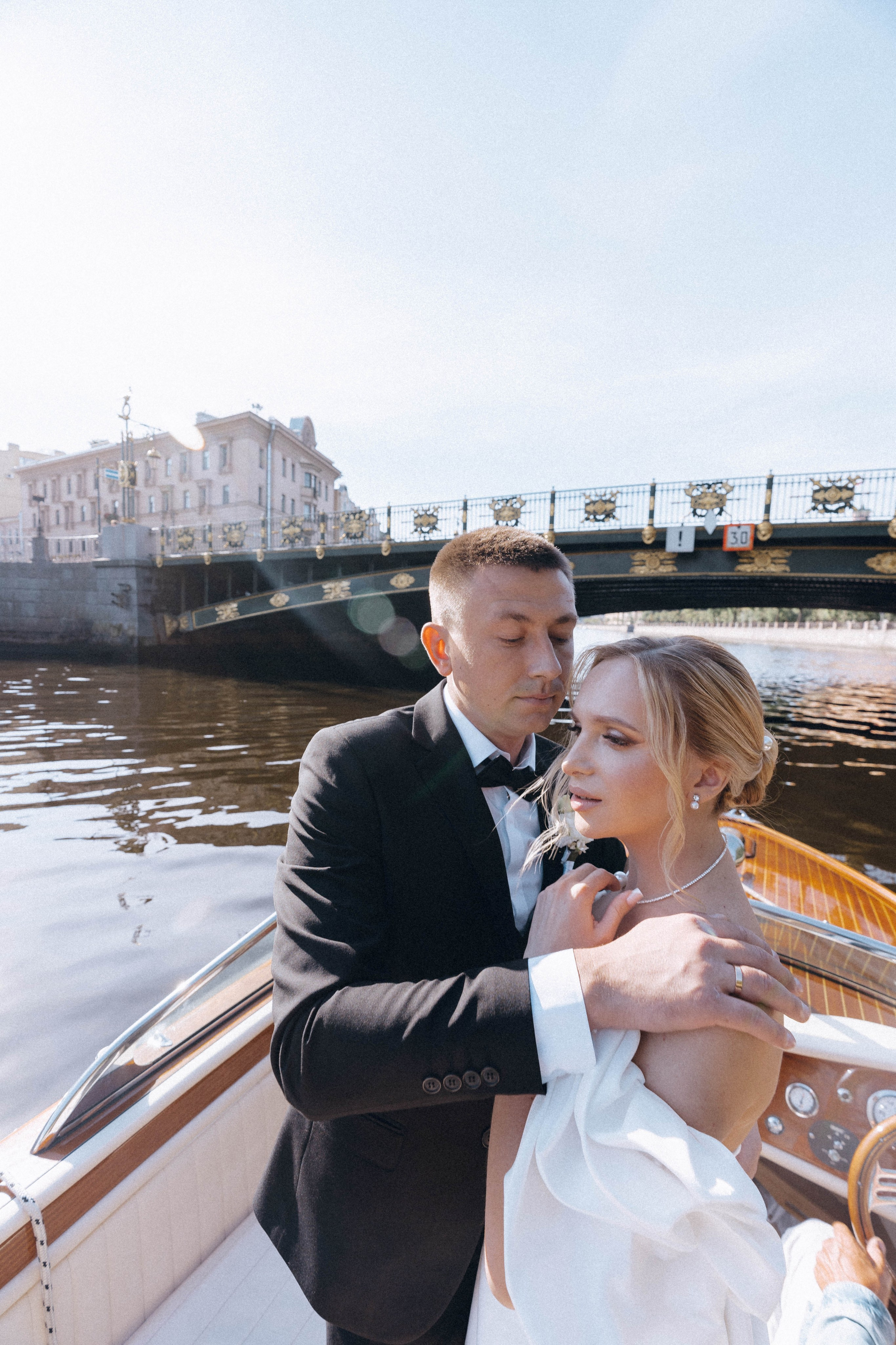 СВАДЕНБНАЯ СЬЕМКА НА КАТЕРЕ ПО КАНАЛАМ САНКТ-ПЕТЕРБУРГА И В АКВАТОРИИ НЕВЫ. Профессиональный фотограф, Санкт-Петербург — Виктория Богомолова