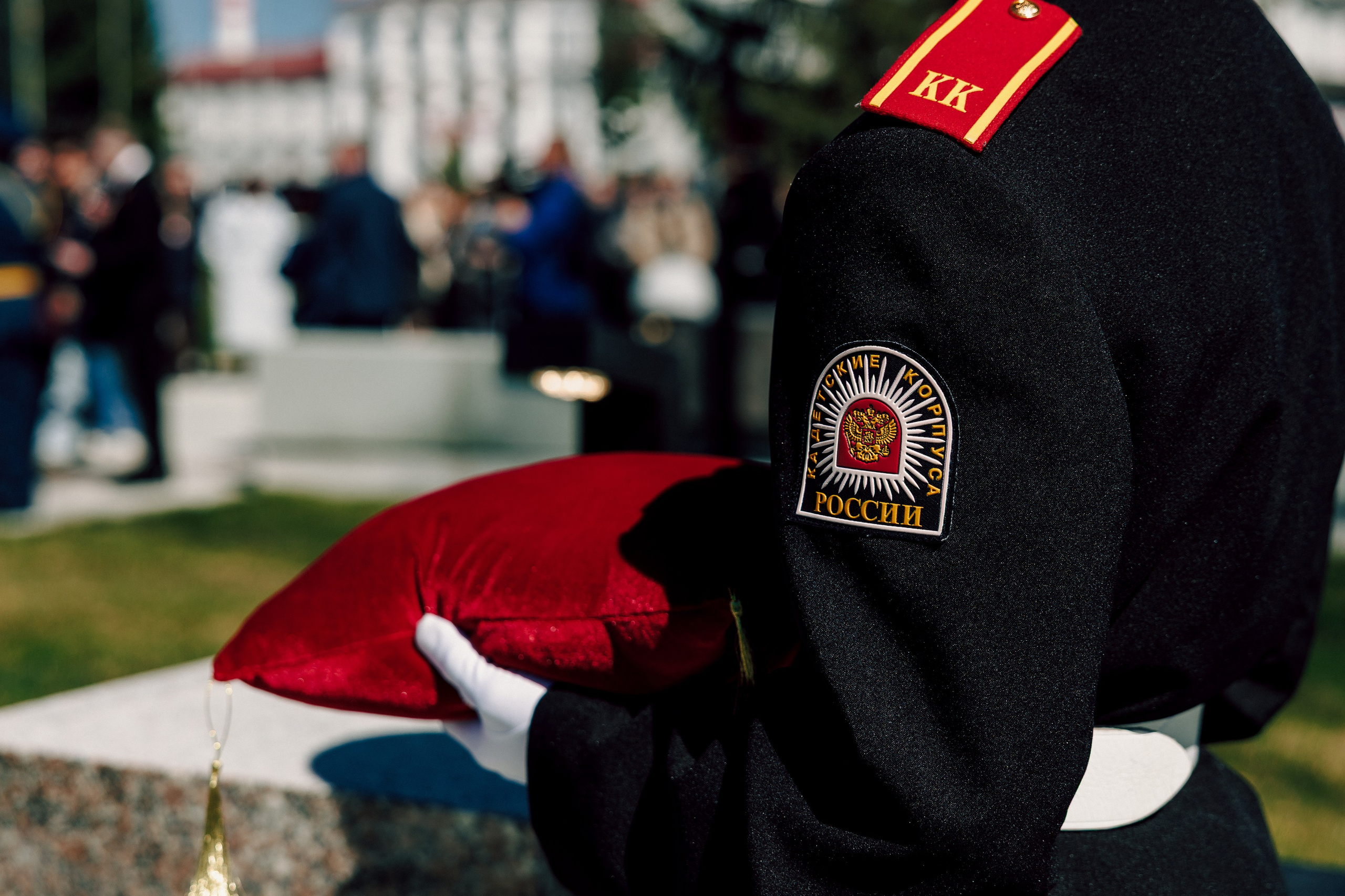 Торжественный митинг, посвящённый открытию Мемориала Славы воинам-новотрубникам. Лёшка Варзегов — фотограф