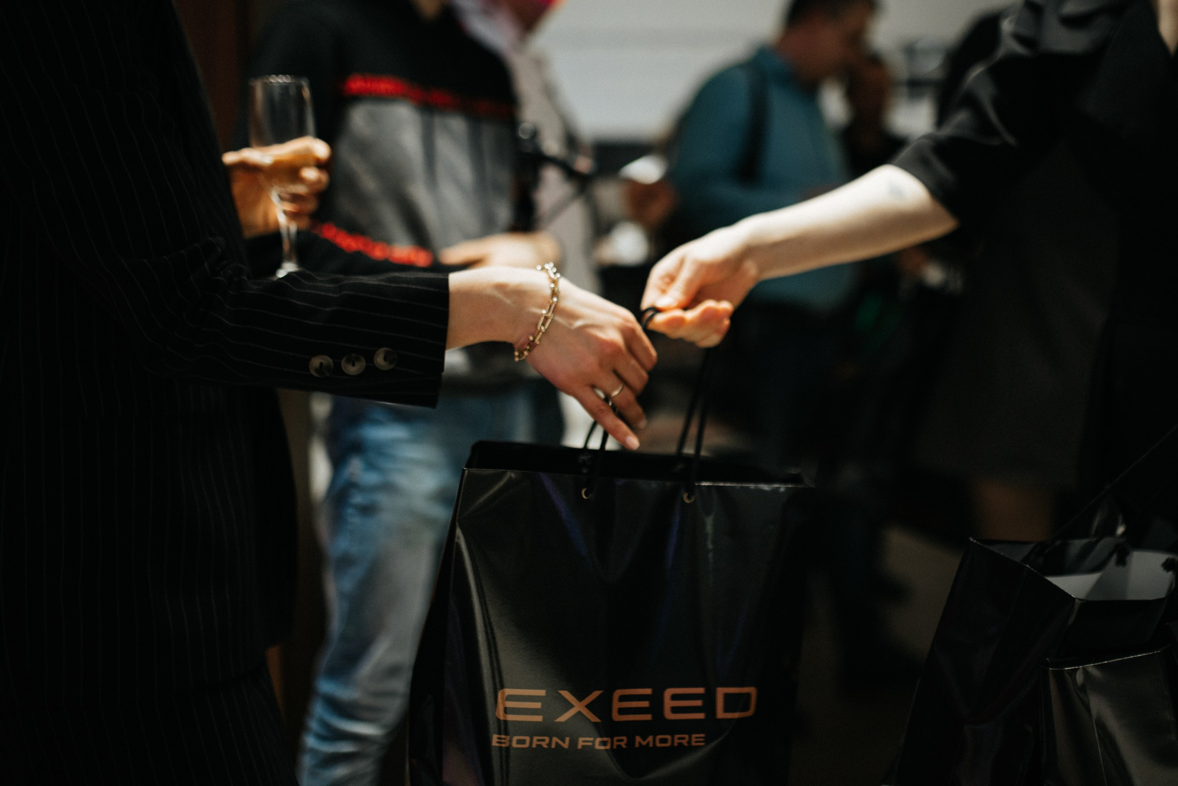 Открытие автосалона Exeed. Портретный и репортажной фотограф Алексей Волков. Москва, Оренбург