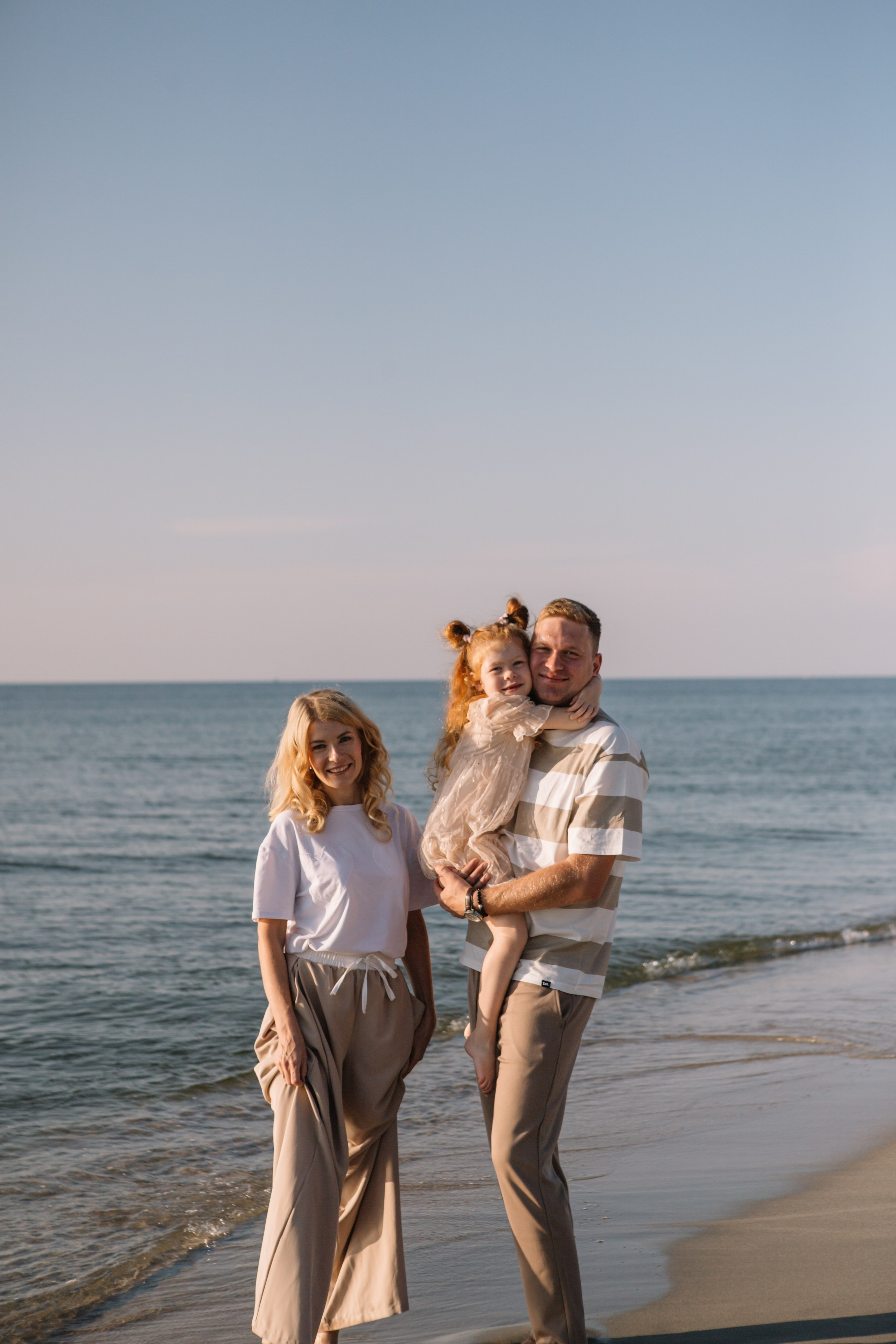 Алексей и Наталья. Семейная фотосессия на море. Семейный фотограф в Калининграде Анастасия Юрина