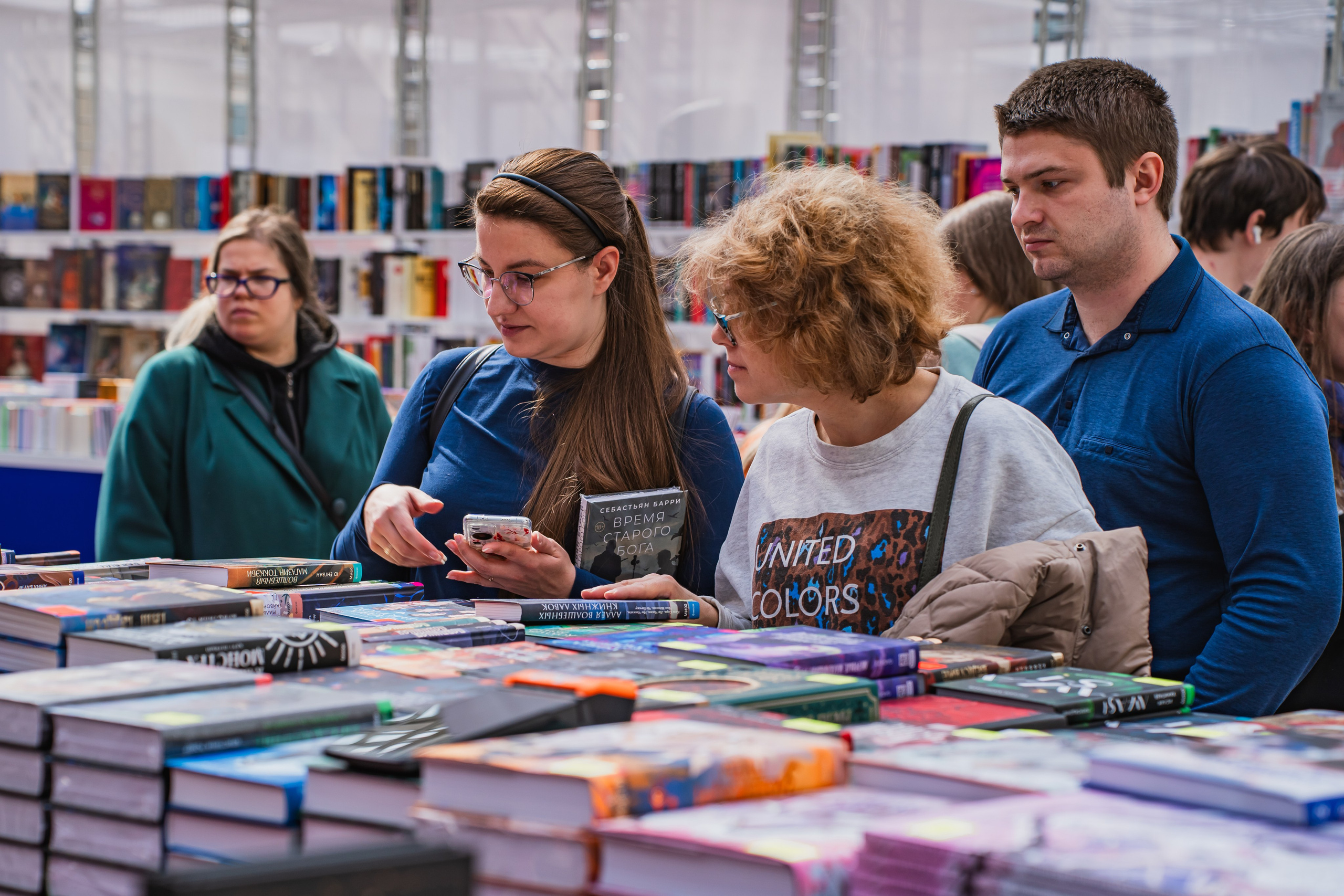 МИФ Non/fictio№ 2025 стенды. Репортажный фотограф Анастасия Рубцова