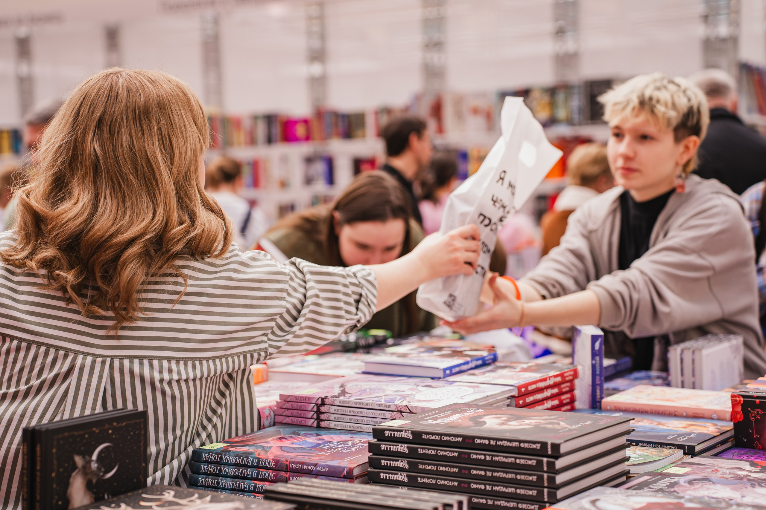 МИФ Non/fictio№ 2025 стенды. Репортажный фотограф Анастасия Рубцова