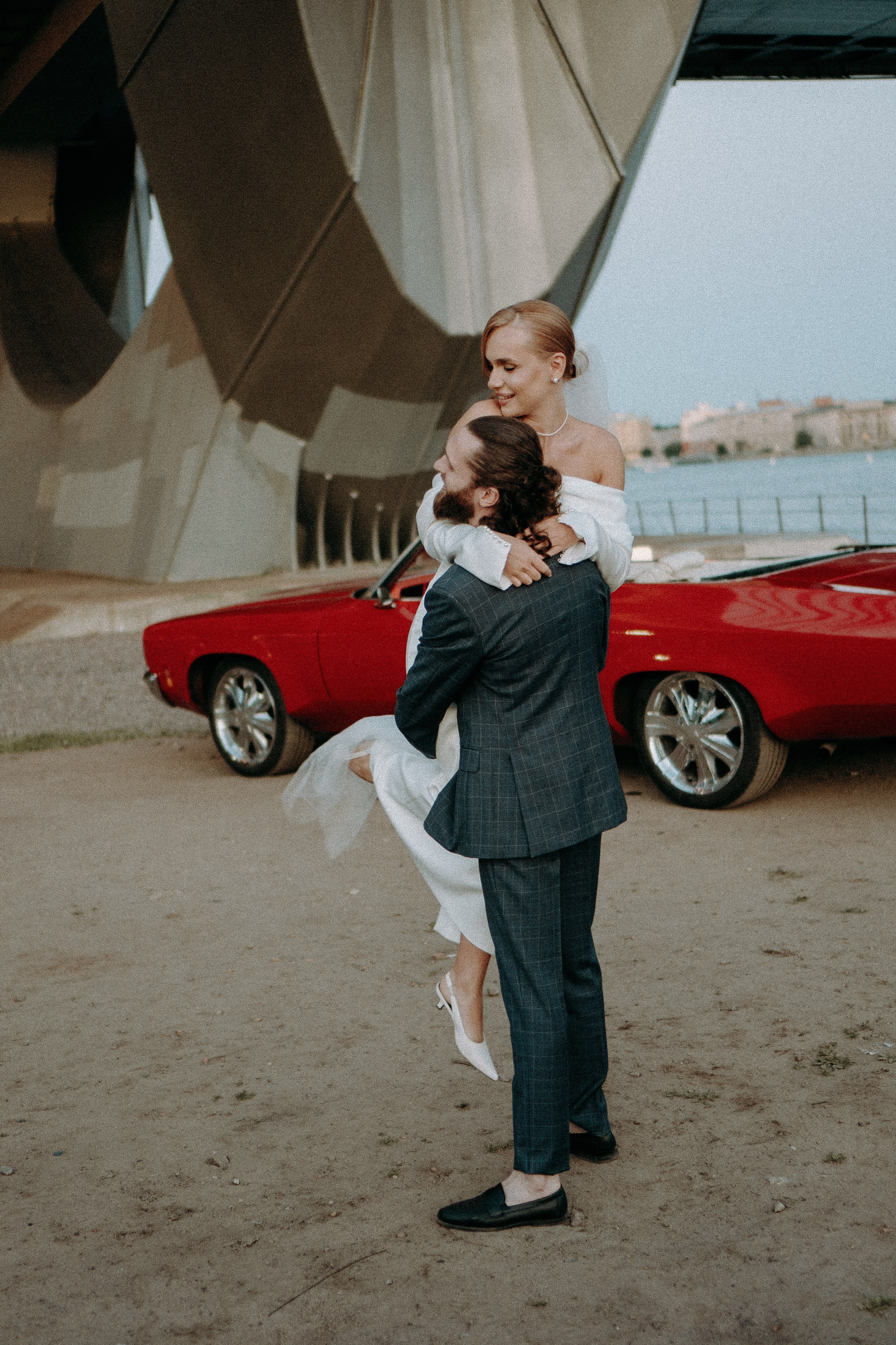 СВАДЕБНАЯ СЬЕМКА ВОЗЛЕ МСОТА БЕТАНКУРА НА КАБРИОЛЕТЕ. Профессиональный фотограф, Санкт-Петербург — Виктория Богомолова