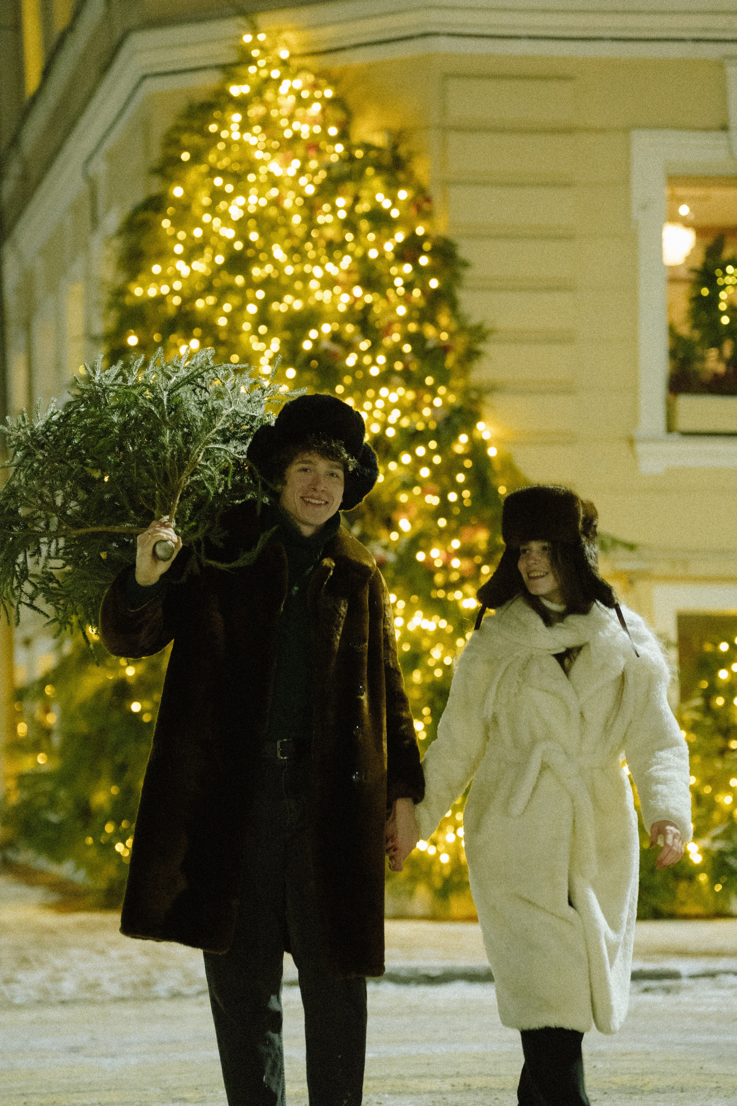 НОВОГОДНЯЯ ПРОГУЛКА ПАРЫ ПО ЧЕРНЫШЕВСКОЙ ПЕРЕД НОВЫМ ГОДОМ. Профессиональный фотограф, Санкт-Петербург — Виктория Богомолова