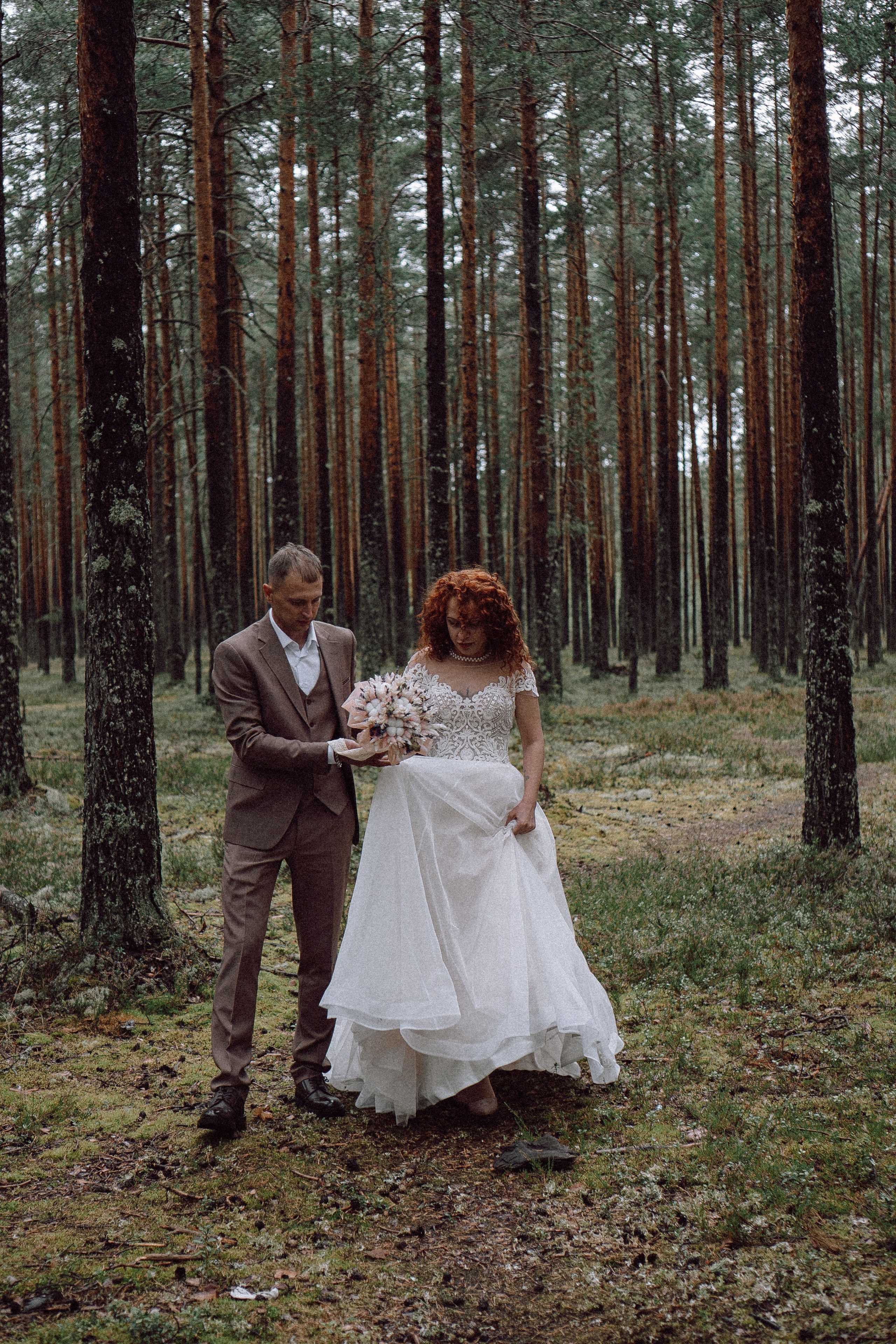 СВАДЕБНАЯ ФОТОСЕССИИЯ ПАРЫ В ГОРОДЕ ПРИОЗЕРСК В СОСНОВОМ ЛЕСУ И С ПИКАПОМ. Профессиональный фотограф, Санкт-Петербург — Виктория Богомолова
