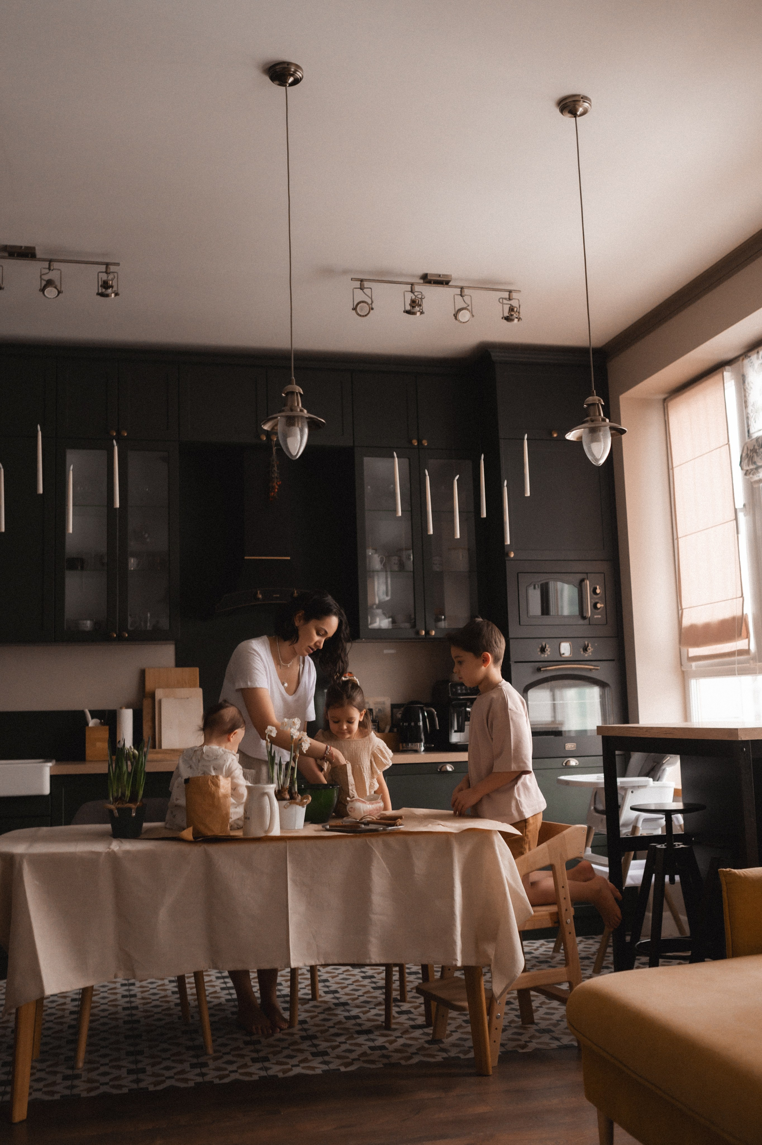 Полина, Дима, Мия и Эмма дома. Семейный и свадебный lifestyle-фотограф в Москве Мария Петрова