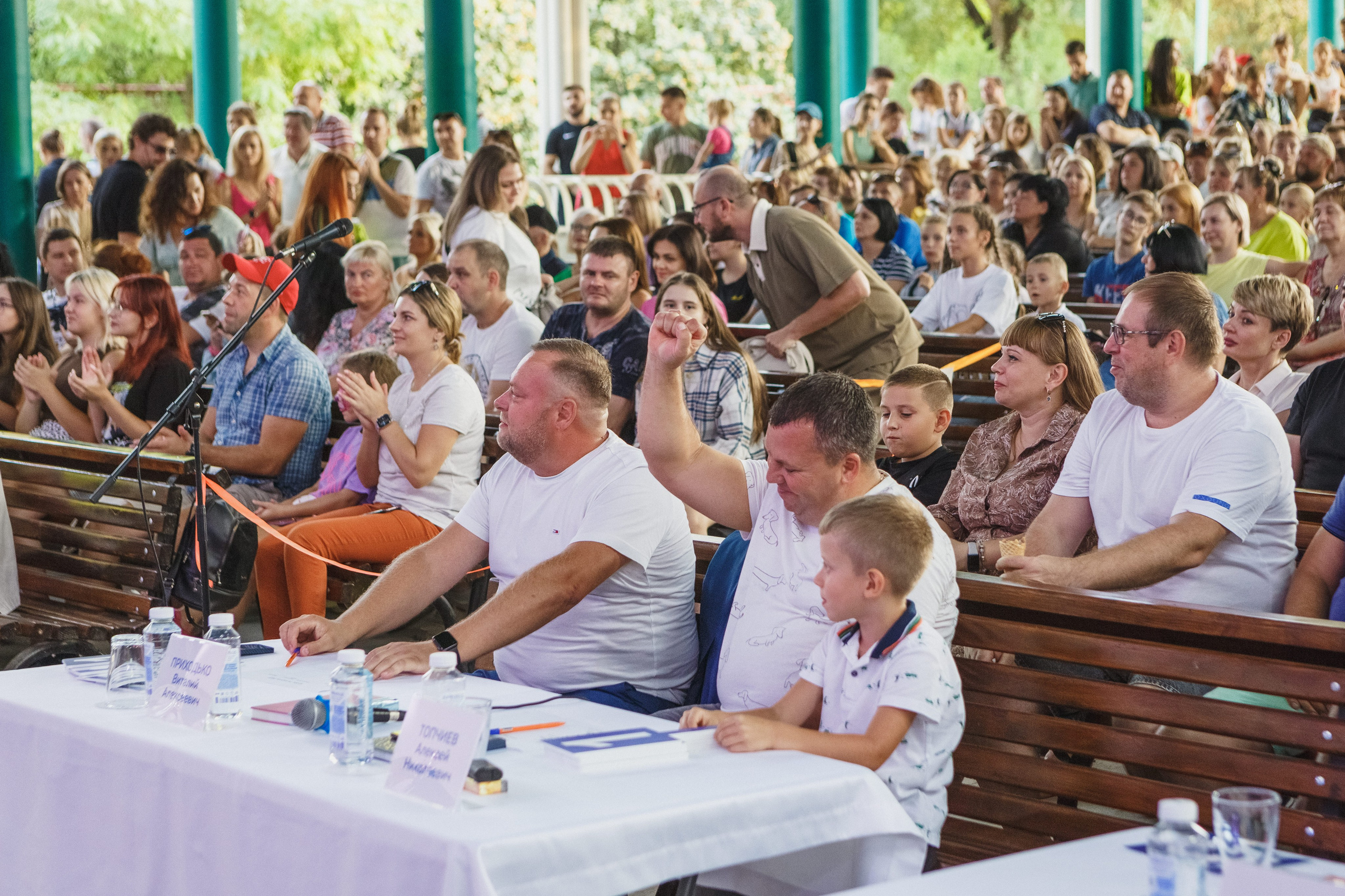 Шутки с уголка: Весёлый день с КВН в Парке Горького Таганрога. Свадебный и семейный фотограф в Таганроге Бакарюк Антон