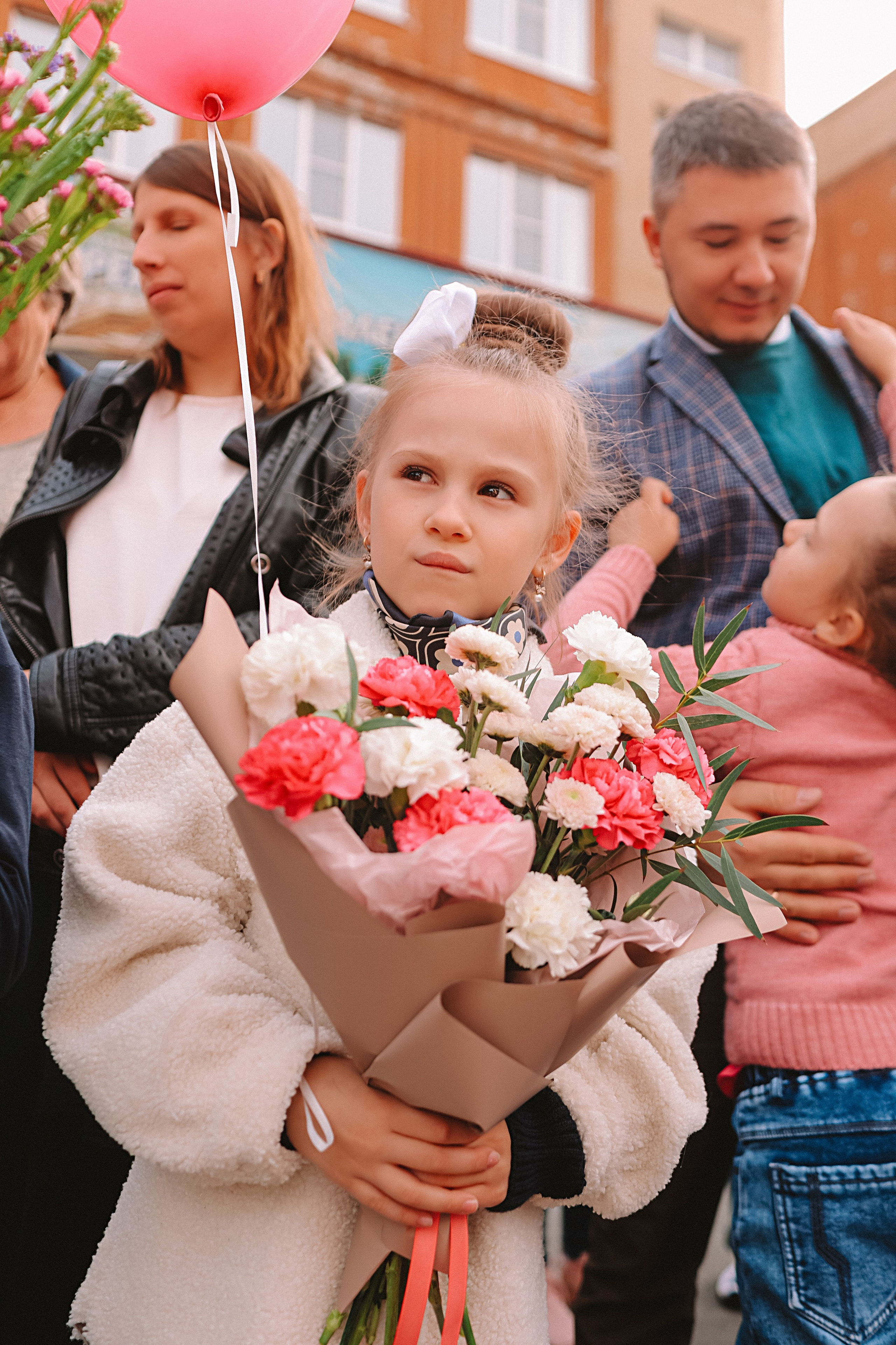 1 сентября линейка+кл час+портреты. Семейный фотограф Тюмень, фотограф на роды Салмина Мария