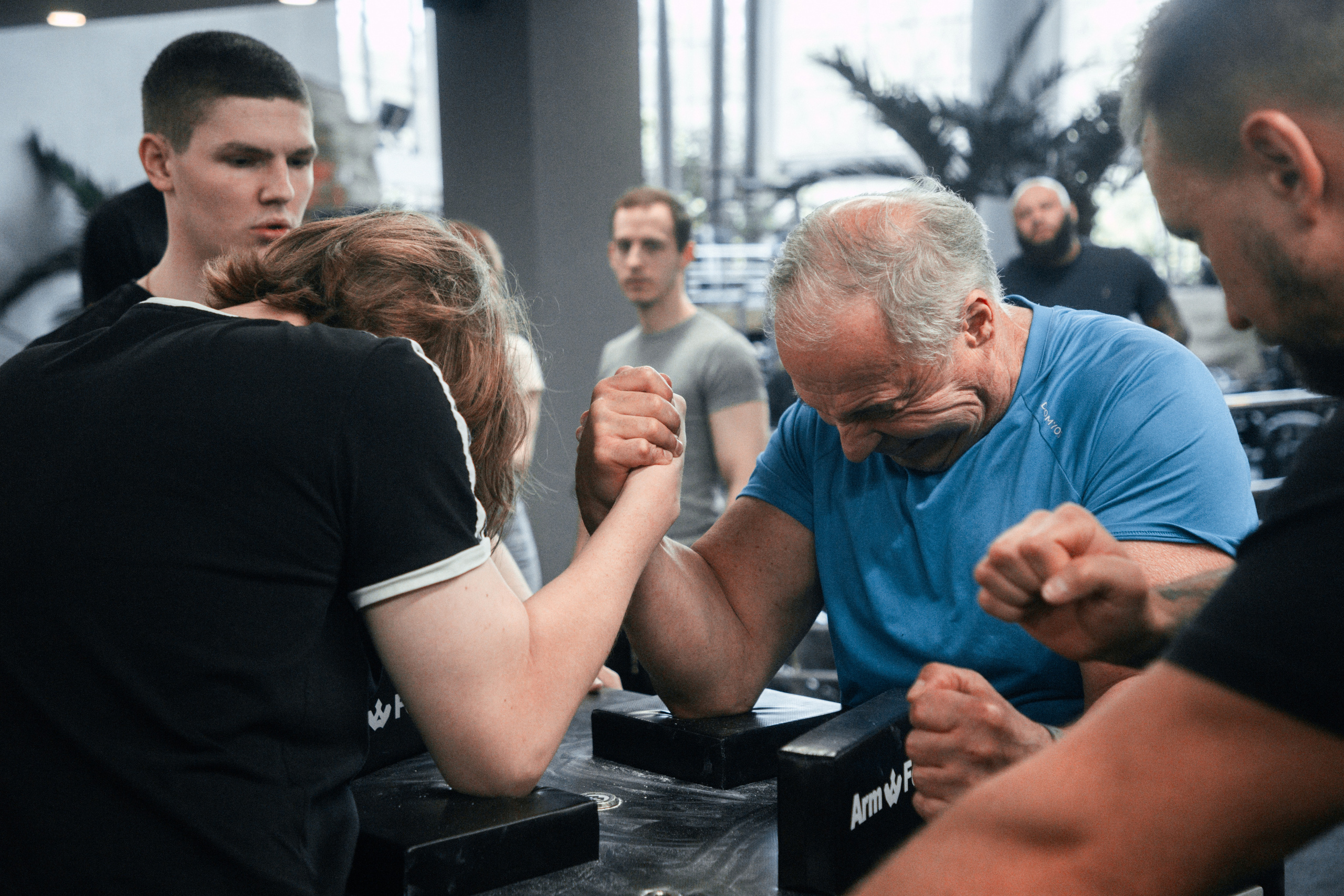 Соревнования по армрестлингу