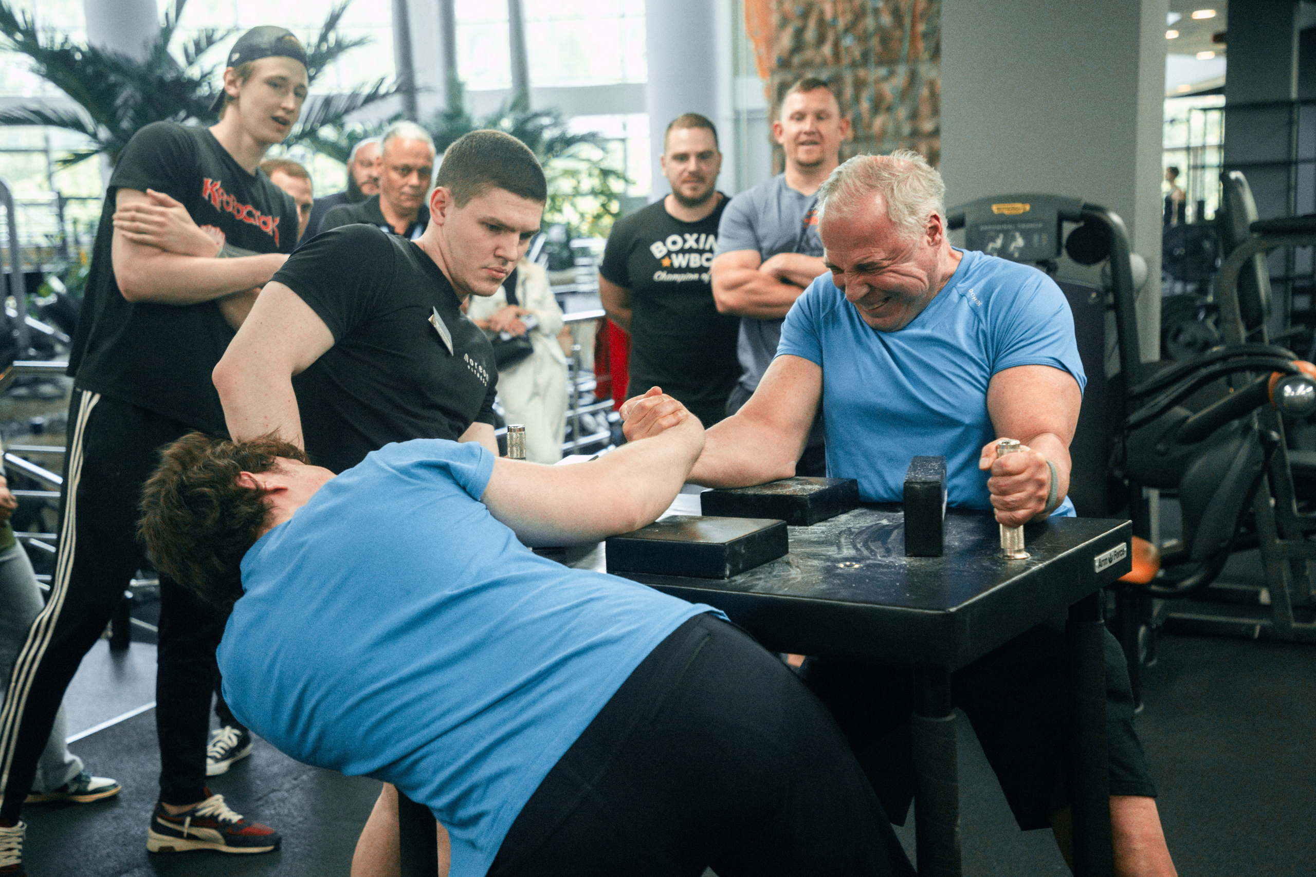 Соревнования по армрестлингу