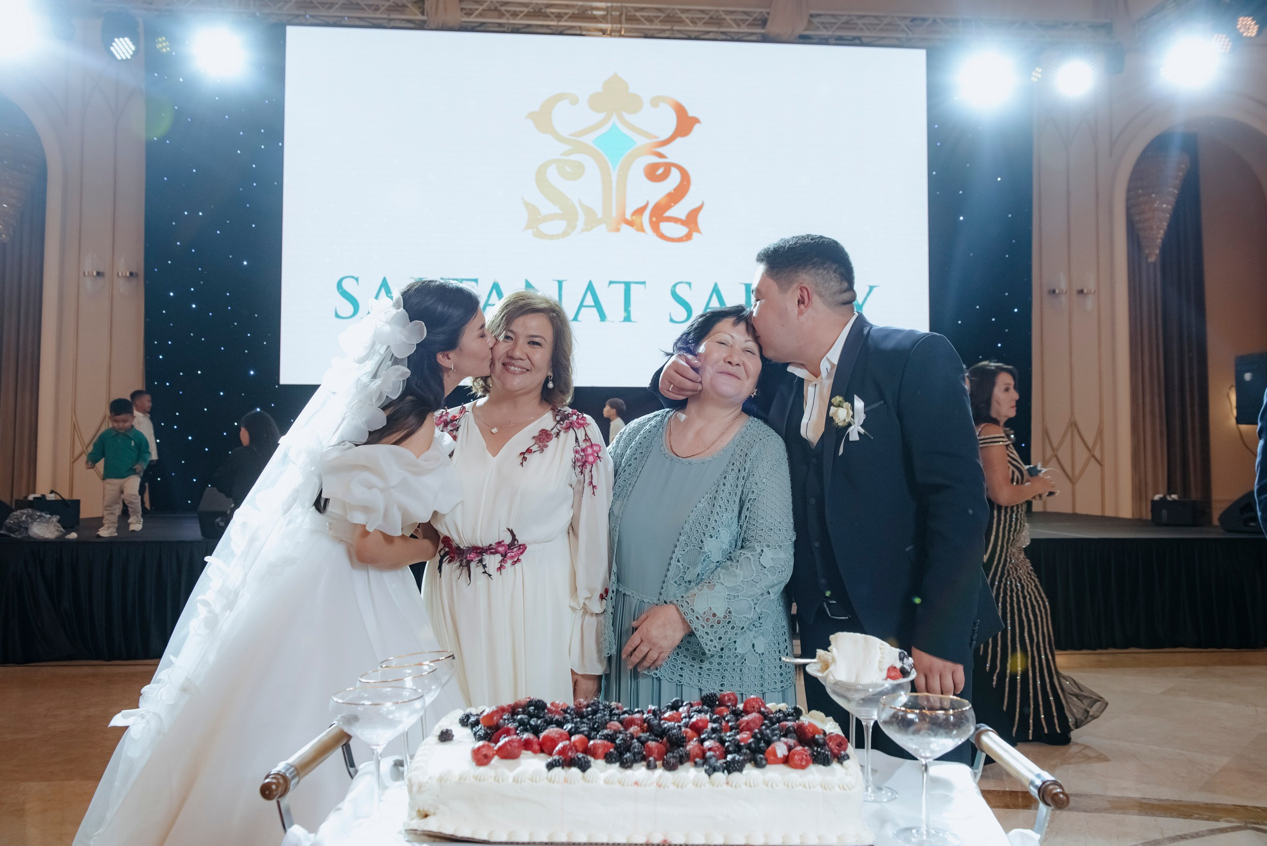 Timur & Zhaniya. Photopark.kz