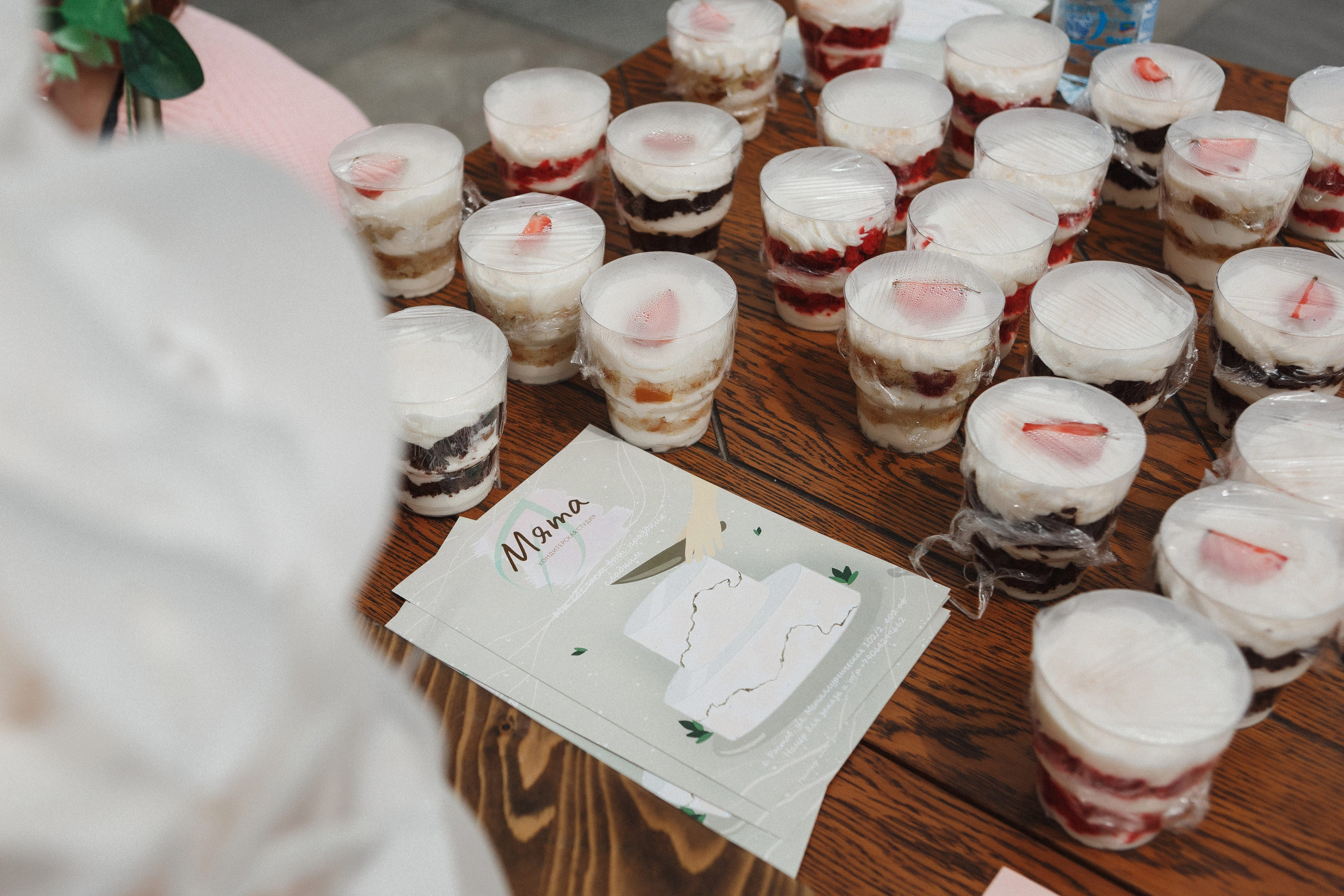 Моменты: Съёмка букета невесты в ТРЦ Большой, Ростов-на-Дону. Свадебный и семейный фотограф в Таганроге Бакарюк Антон