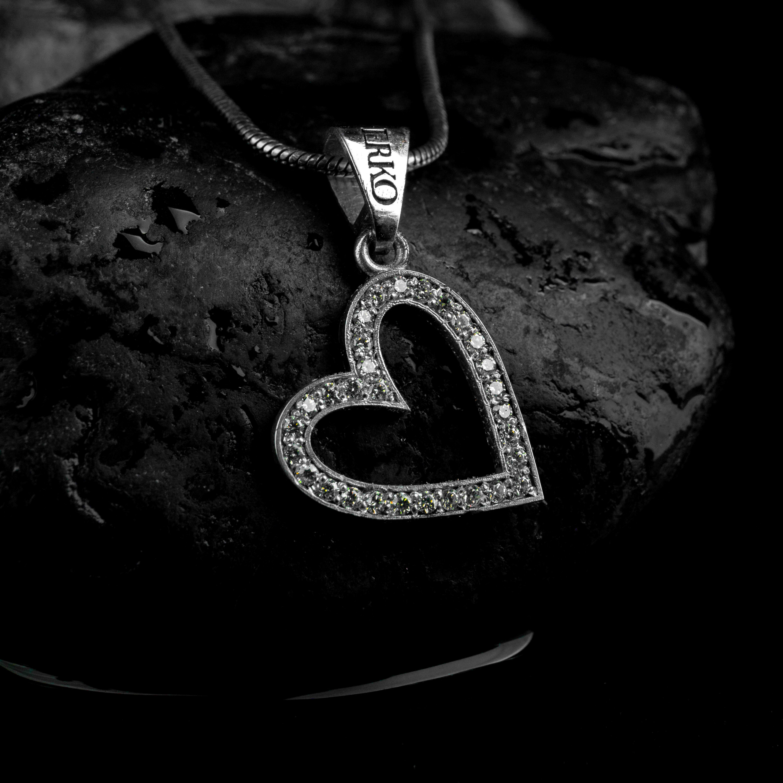 Ювелирные украшения. Предметный фотограф в Крыму Ольга Шестакова