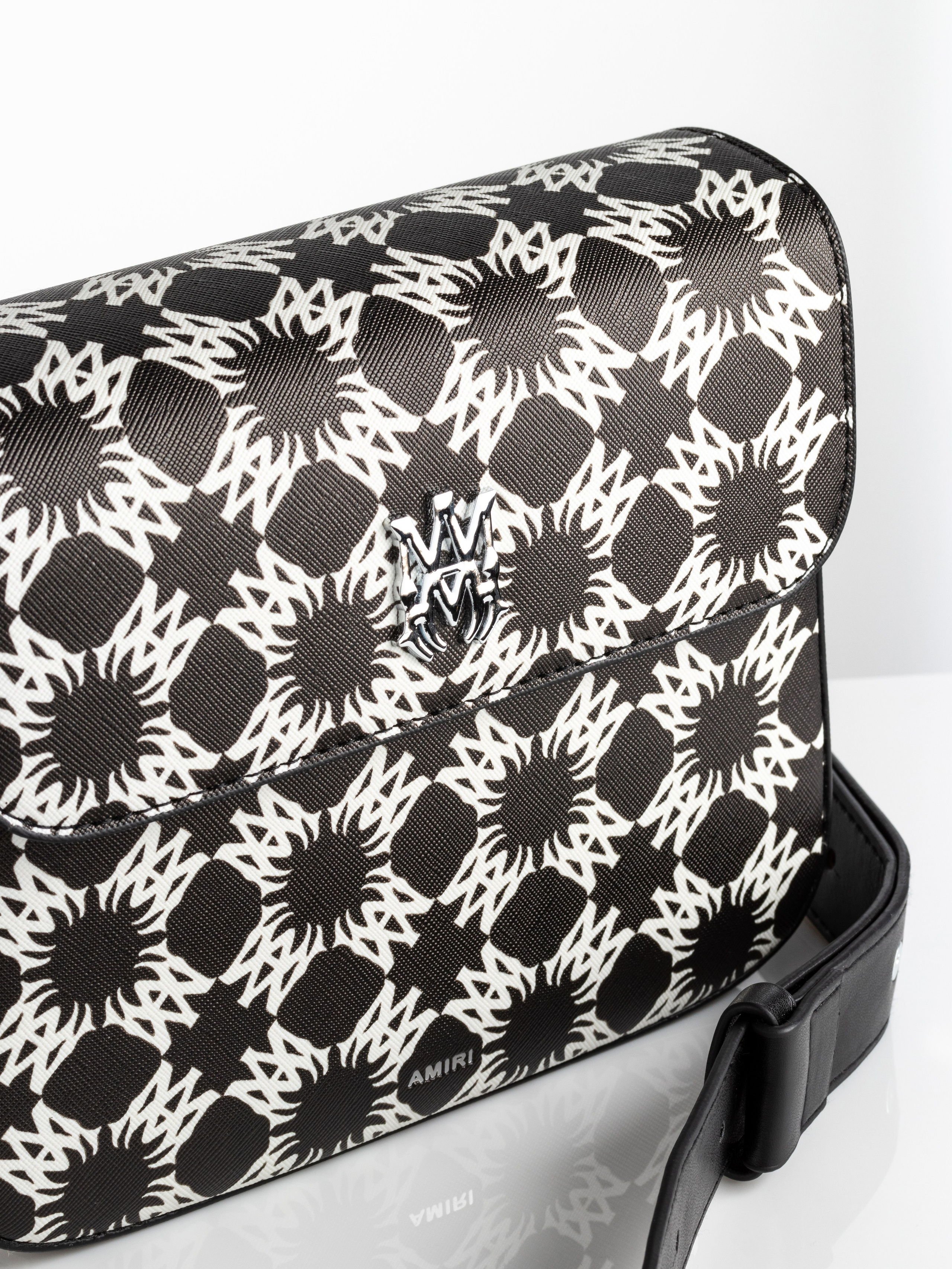 Съёмка сумок для карточек товаров на Вайлдберриз. Предметный фотограф в Нижнем Новгороде Денис Павлов